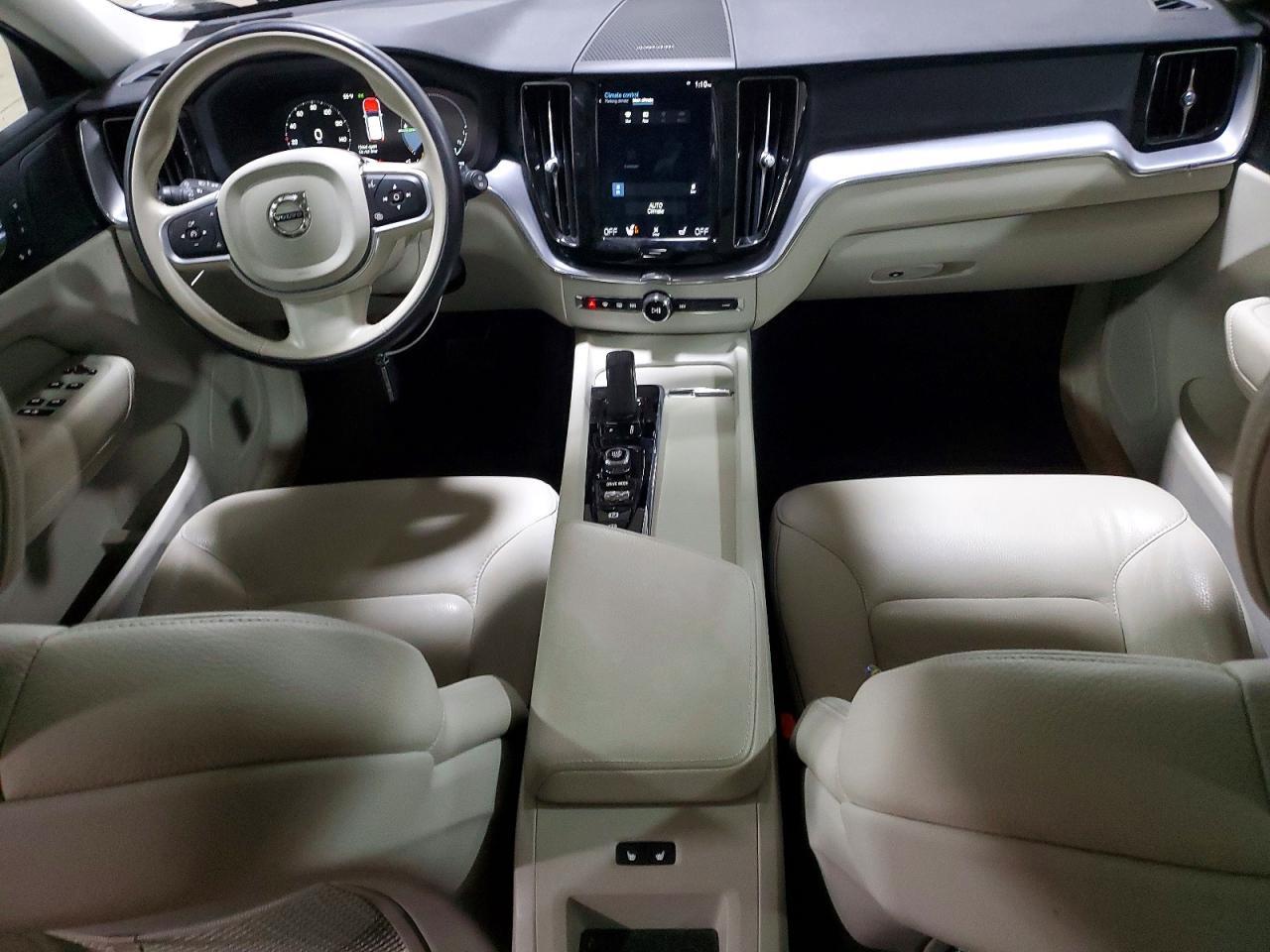 2020 Volvo Xc60 T8 Momentum - zdjęcie 8