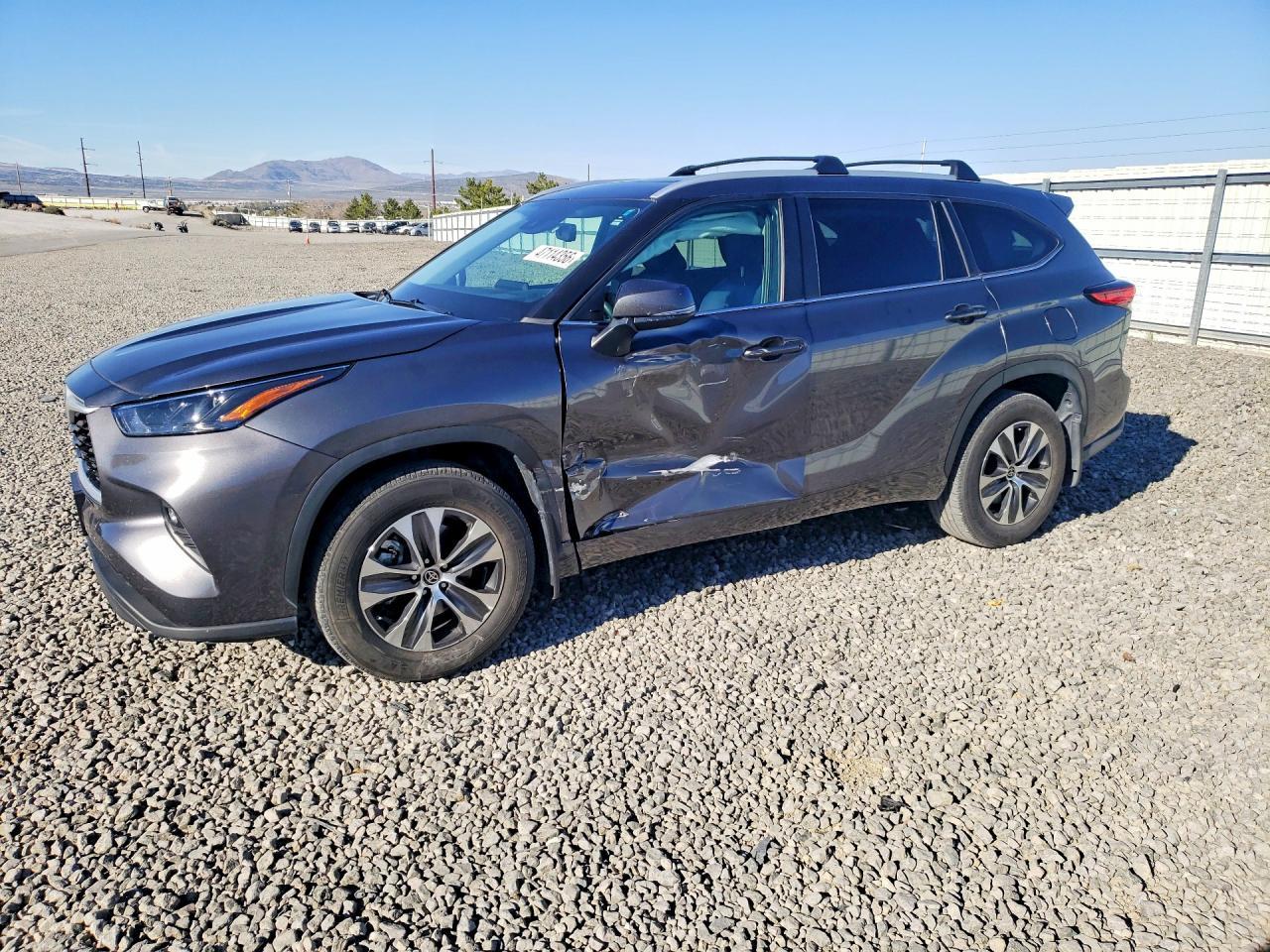 2023 Toyota Highlander Xle - zdjęcie główne