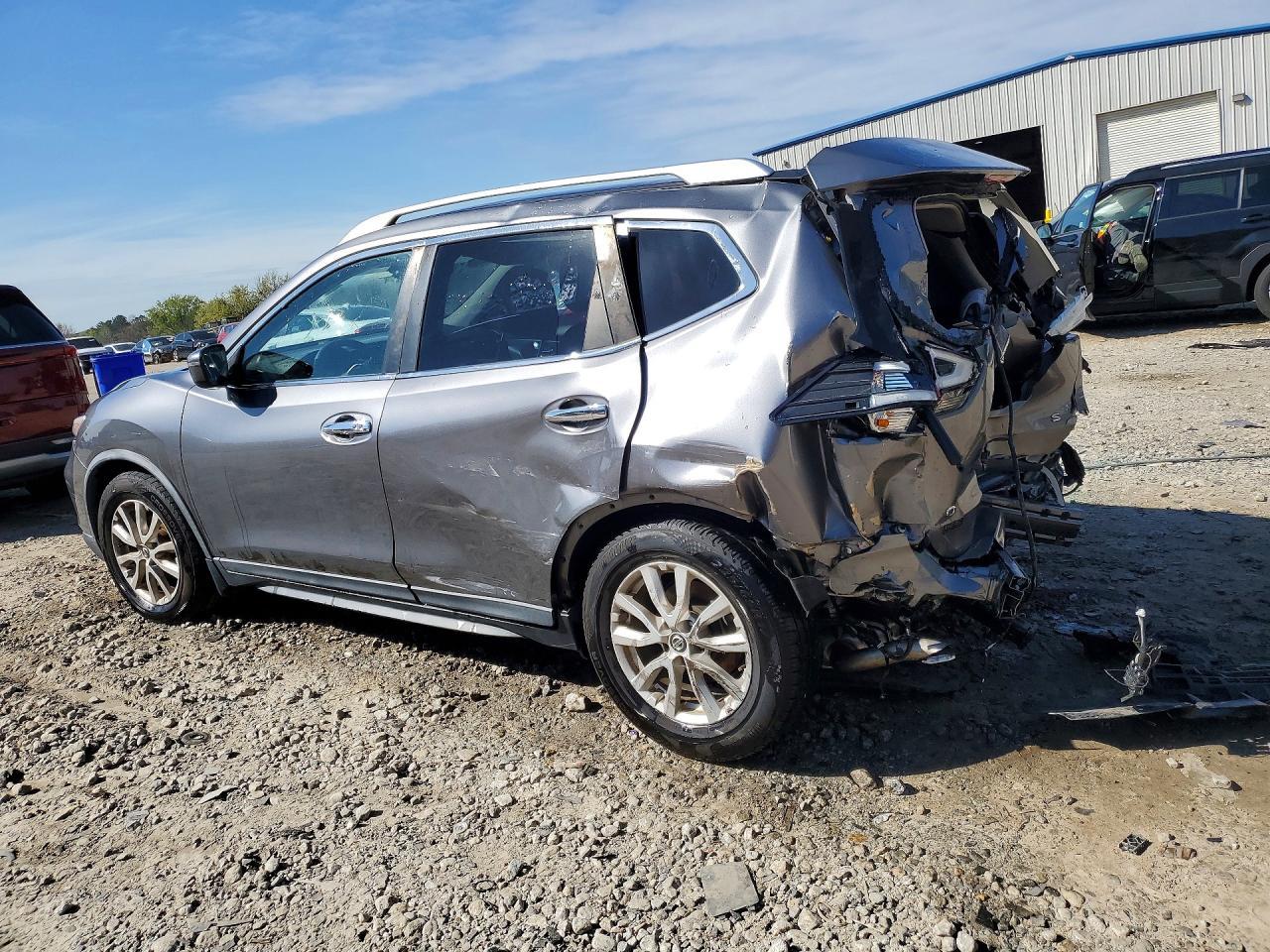 2020 Nissan Rogue Sv - zdjęcie 2