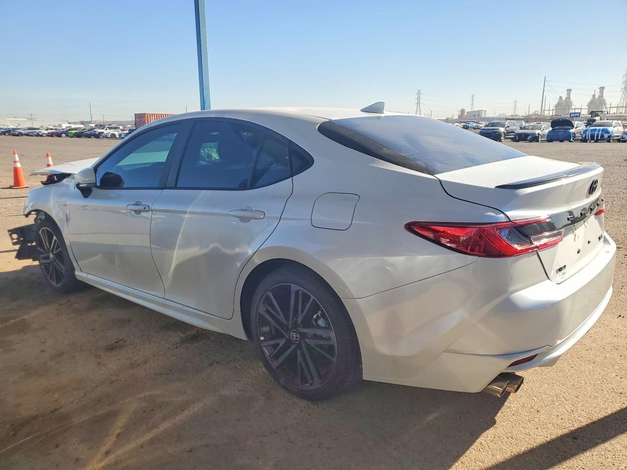 2026 Toyota Camry Xse - zdjęcie 2