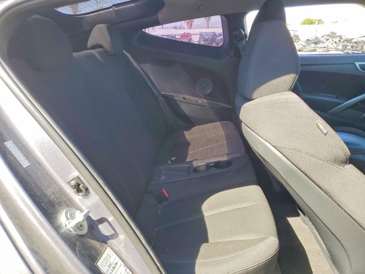 2016 Hyundai Veloster Base - zdjęcie 10