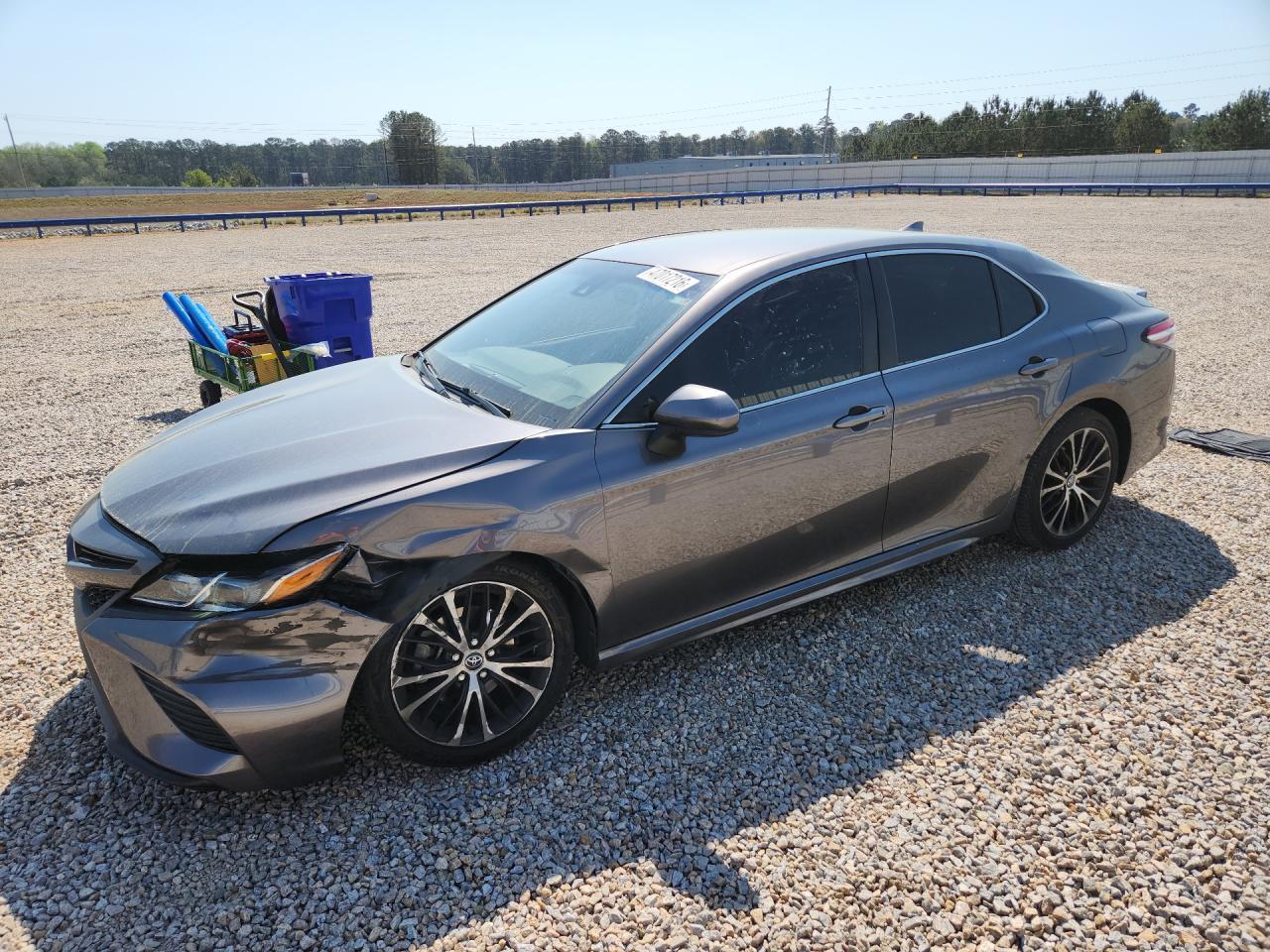 2020 Toyota Camry Se - zdjęcie główne