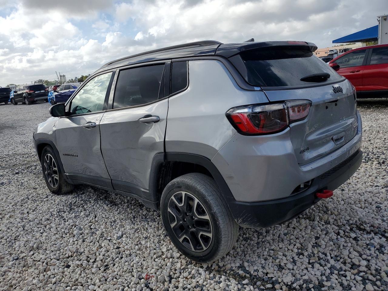 2021 Jeep Compass Trailhawk - zdjęcie 2