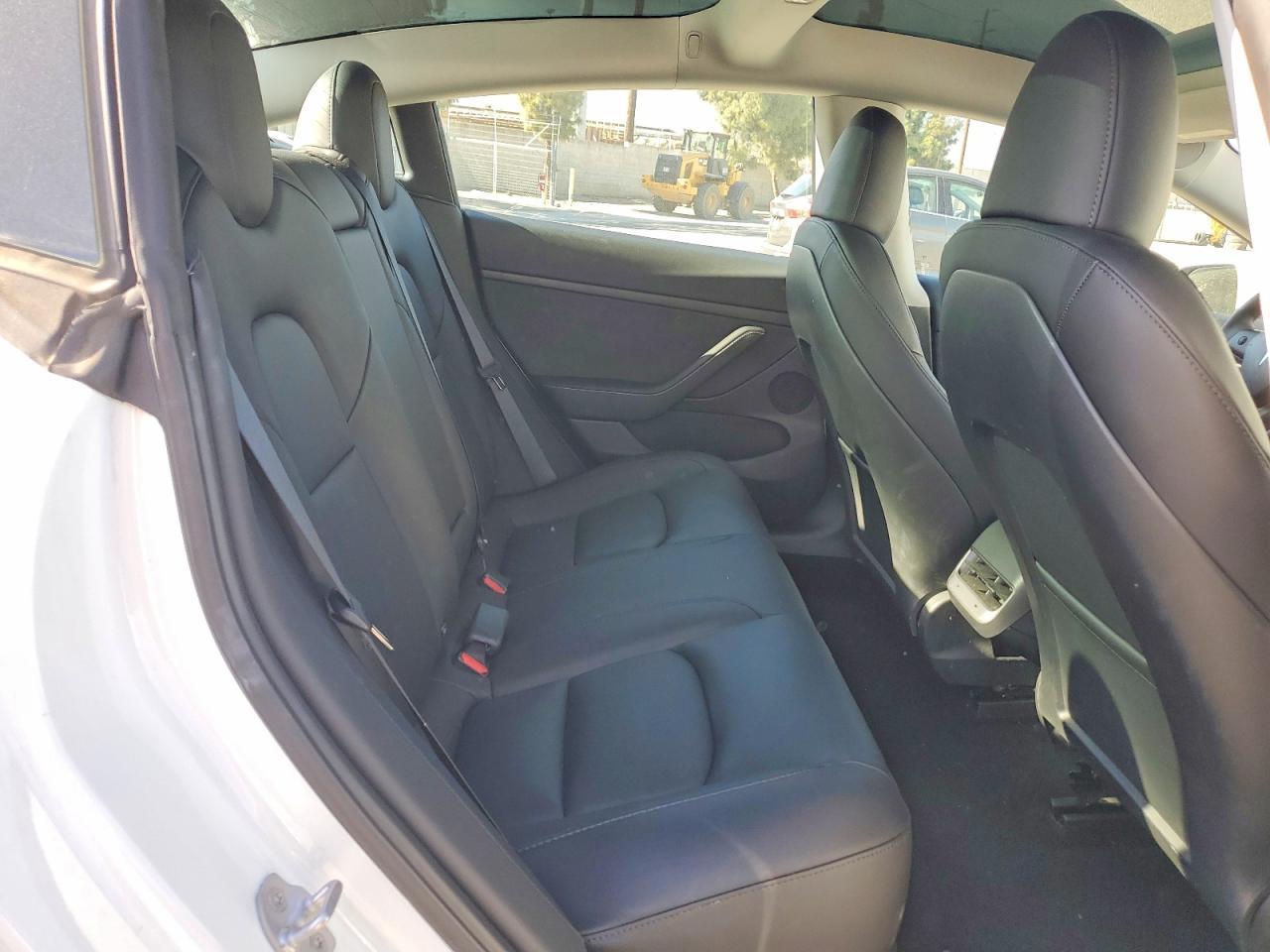 2023 Tesla Model 3 - zdjęcie 10