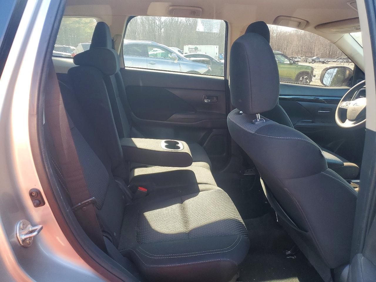 2019 Mitsubishi Outlander Es - zdjęcie 10