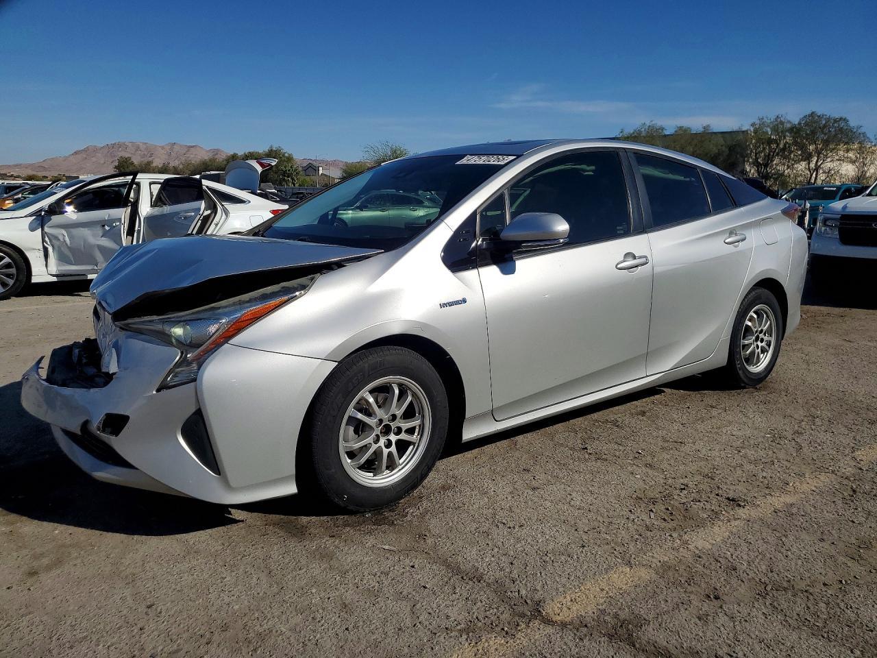 2016 Toyota Prius Three - zdjęcie główne