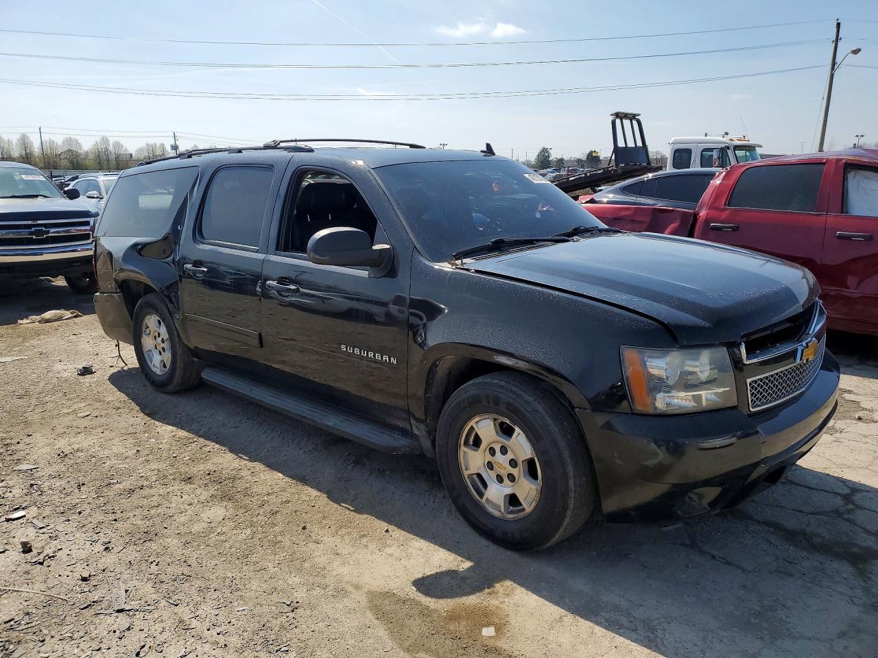 2014 Chevrolet Suburban Lt - zdjęcie 4