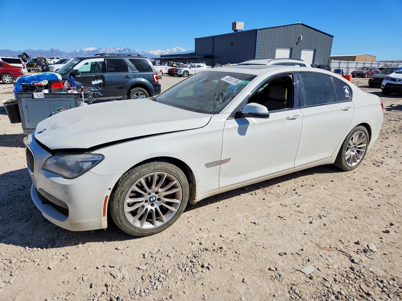 2014 BMW 750 Xi - zdjęcie główne
