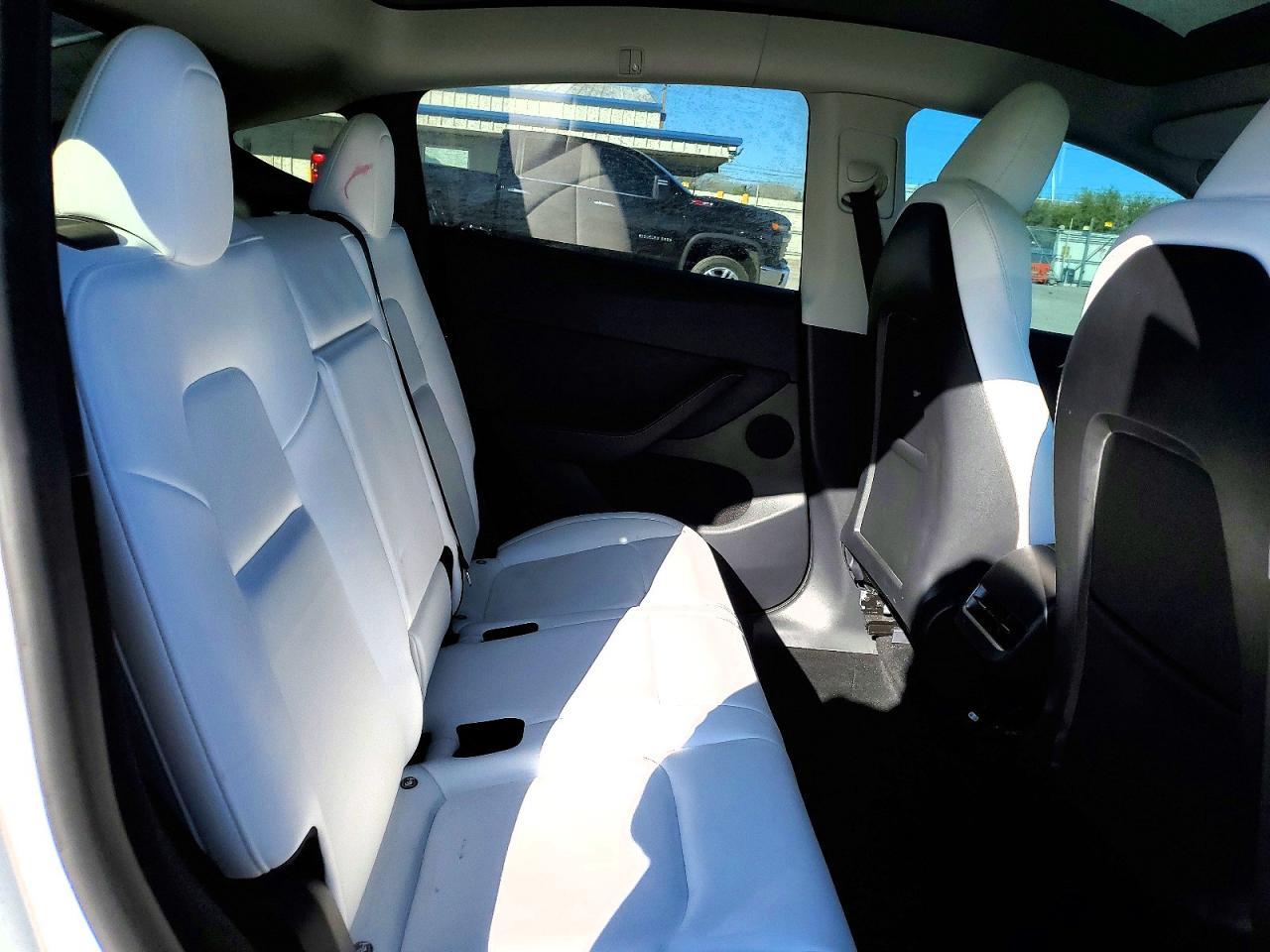 2023 Tesla Model Y - zdjęcie 10