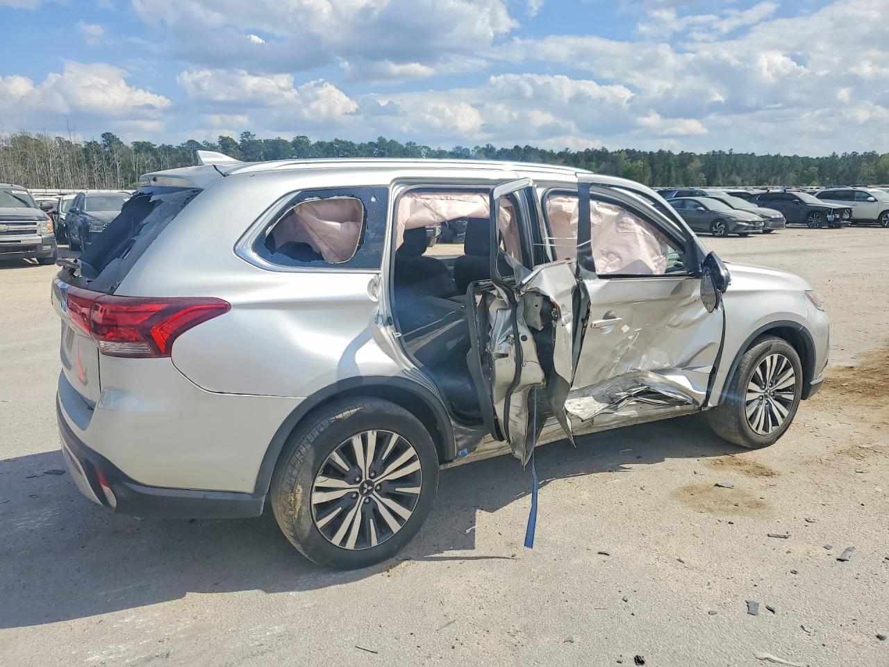 2020 Mitsubishi Outlander Se - zdjęcie 3