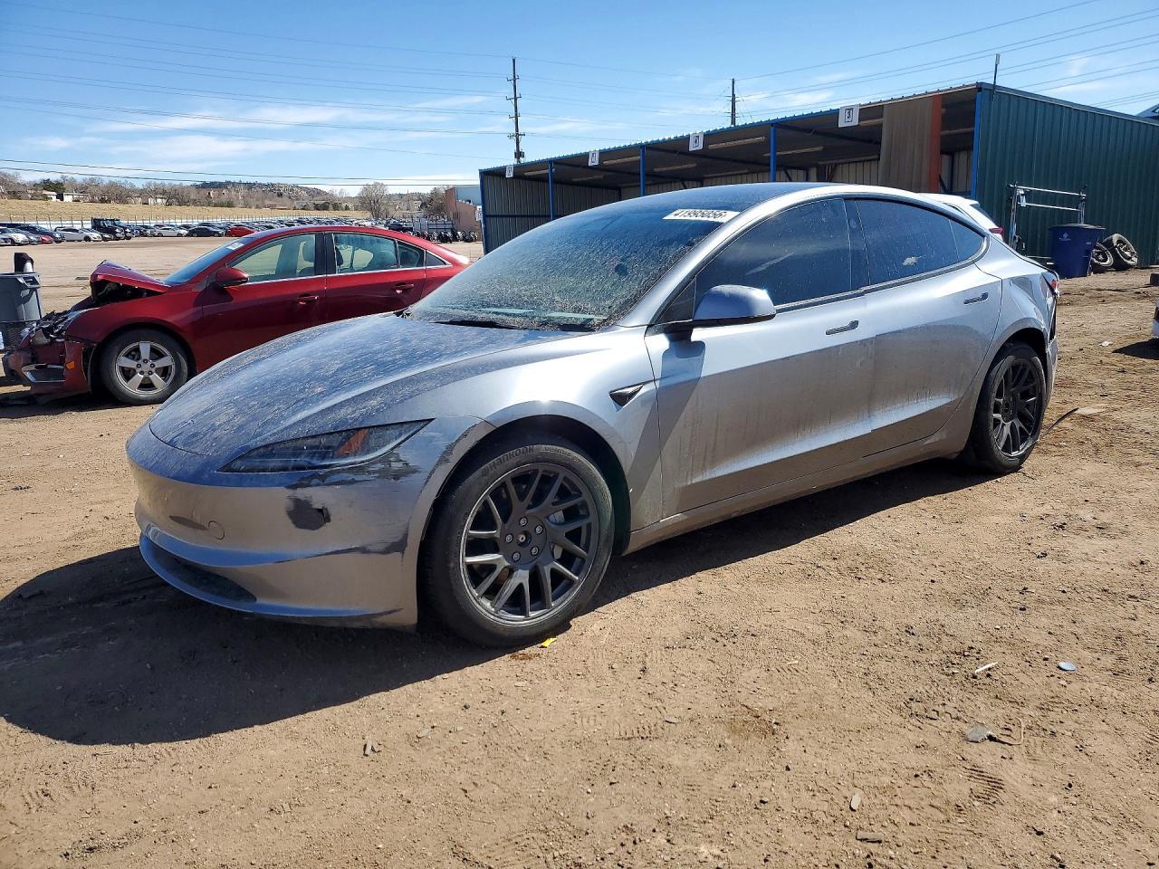 2025 Tesla Model 3 - zdjęcie główne