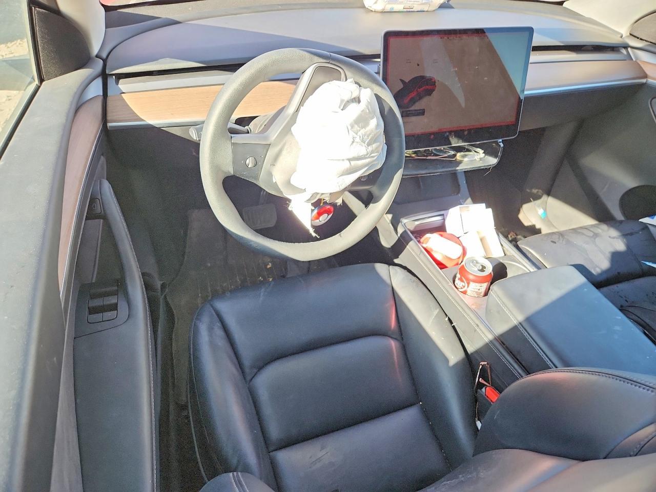 2024 Tesla Model Y - zdjęcie 8