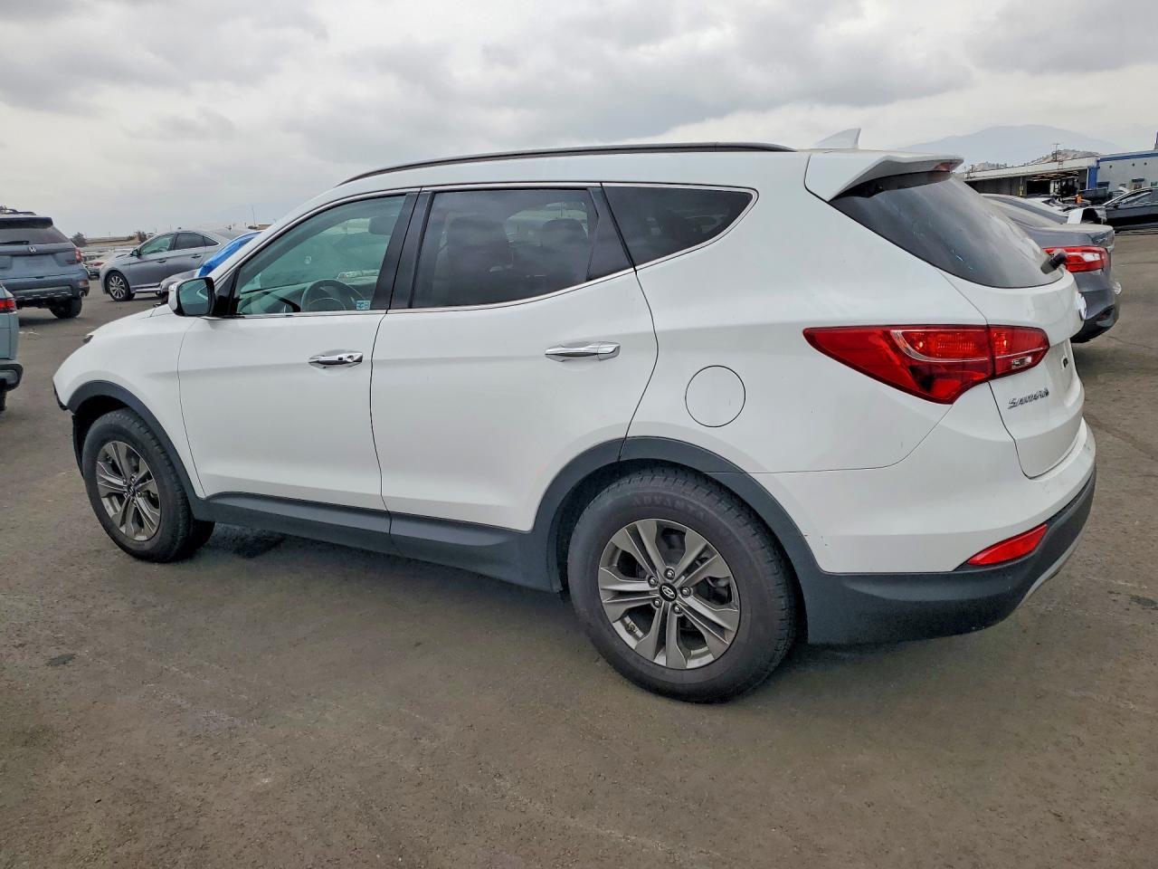 2015 Hyundai Santa Fe Sport 2.4L - zdjęcie 2