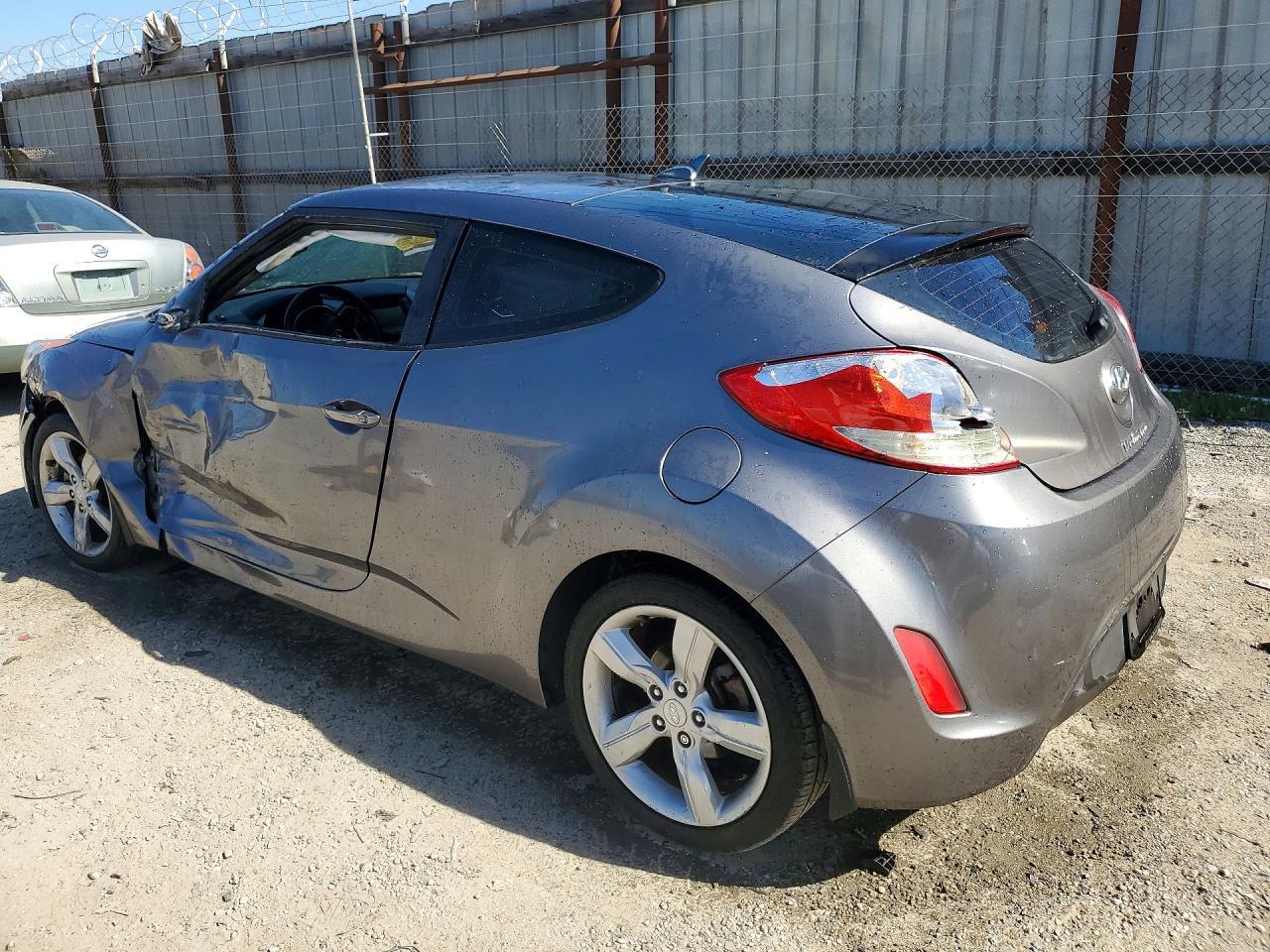2013 Hyundai Veloster Base - zdjęcie 2