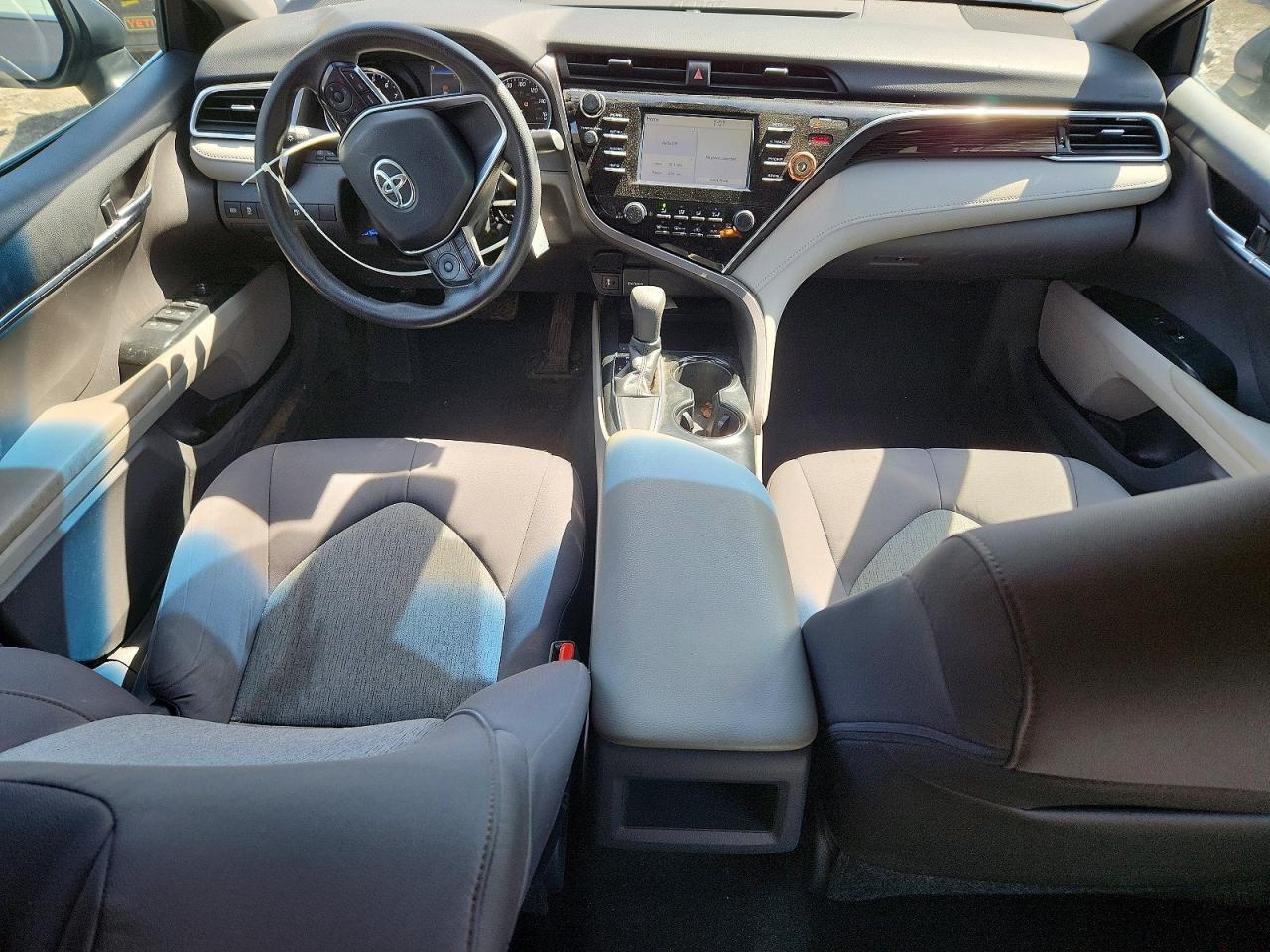 2018 Toyota Camry Le - zdjęcie 8