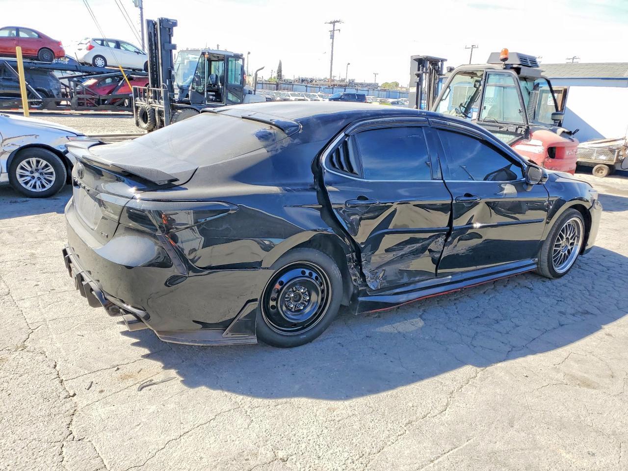 2018 Toyota Camry Xse - zdjęcie 3