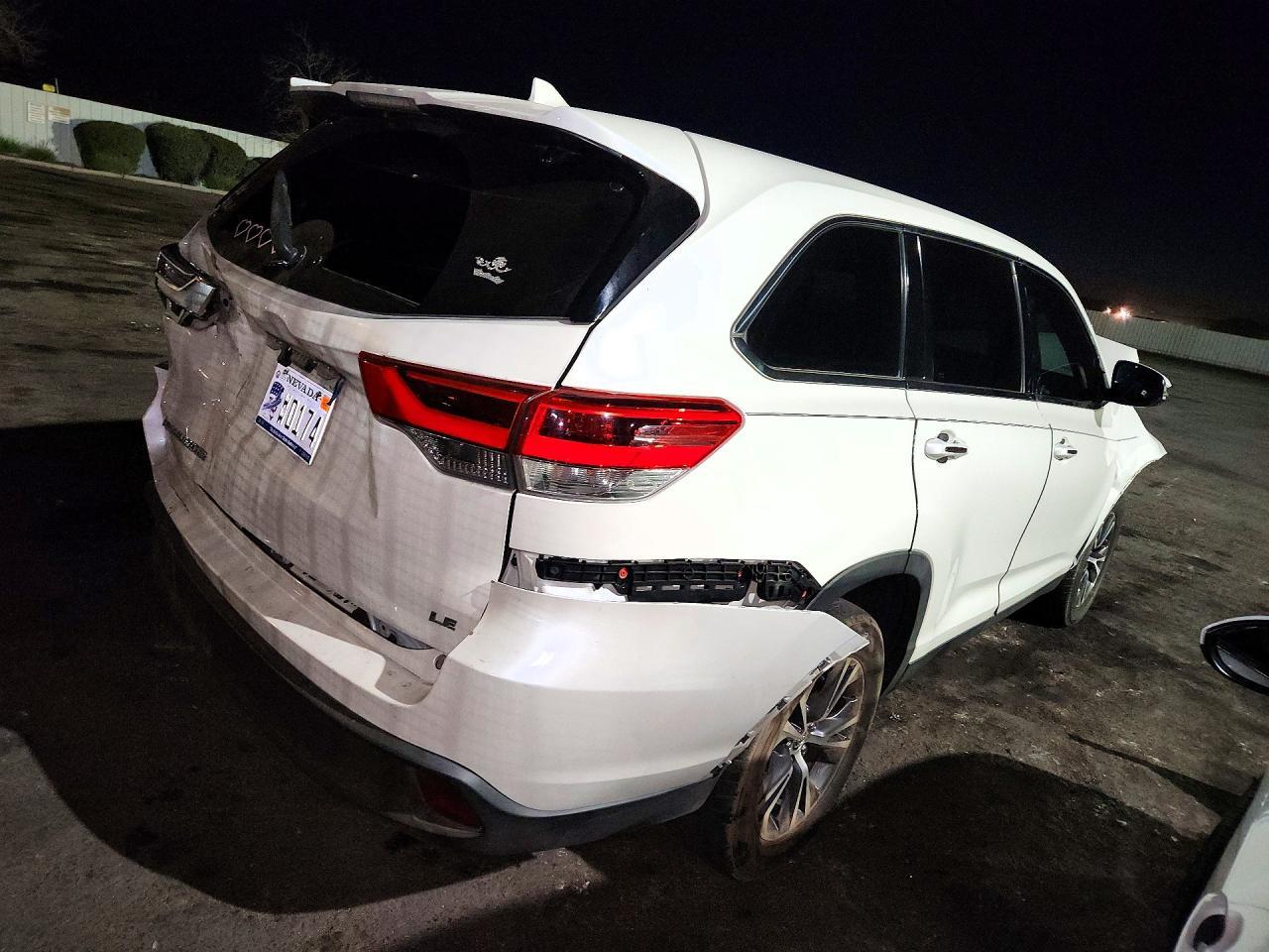 2019 Toyota Highlander Le - zdjęcie 3