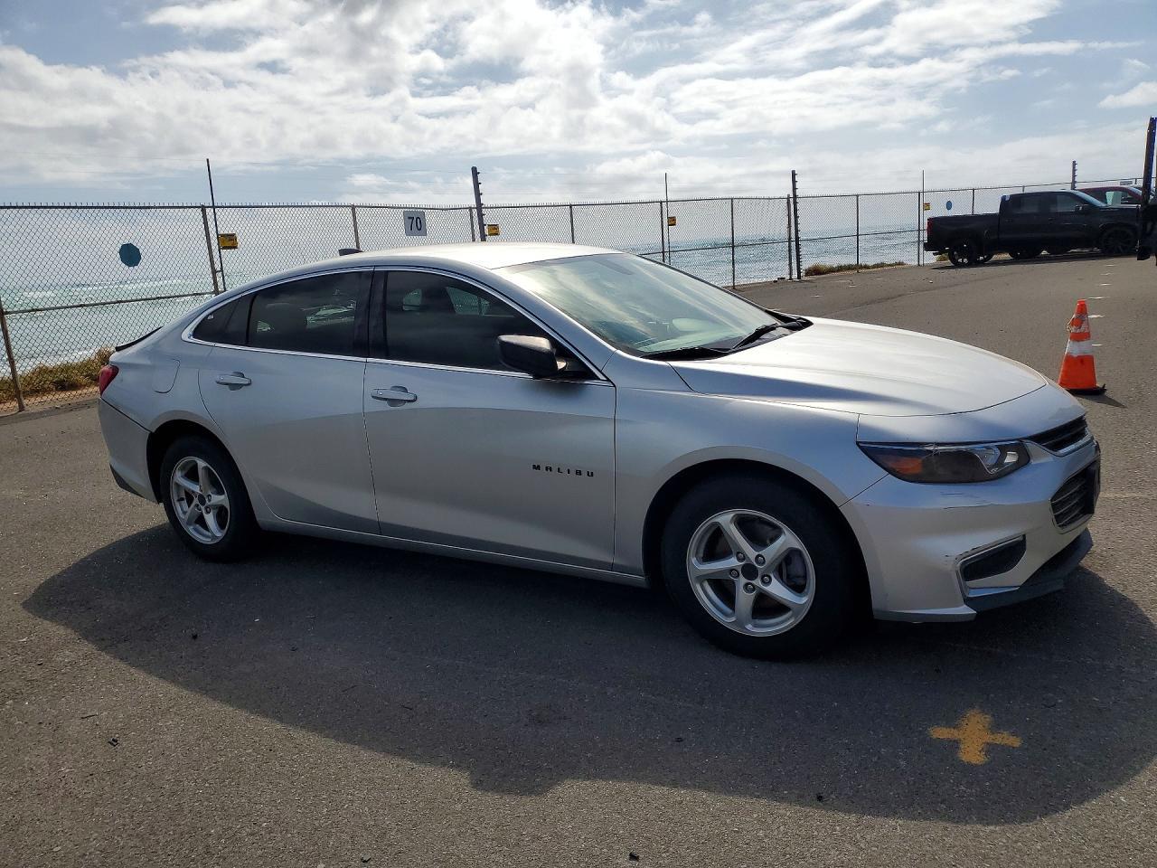 2018 Chevrolet Malibu Ls - zdjęcie 4