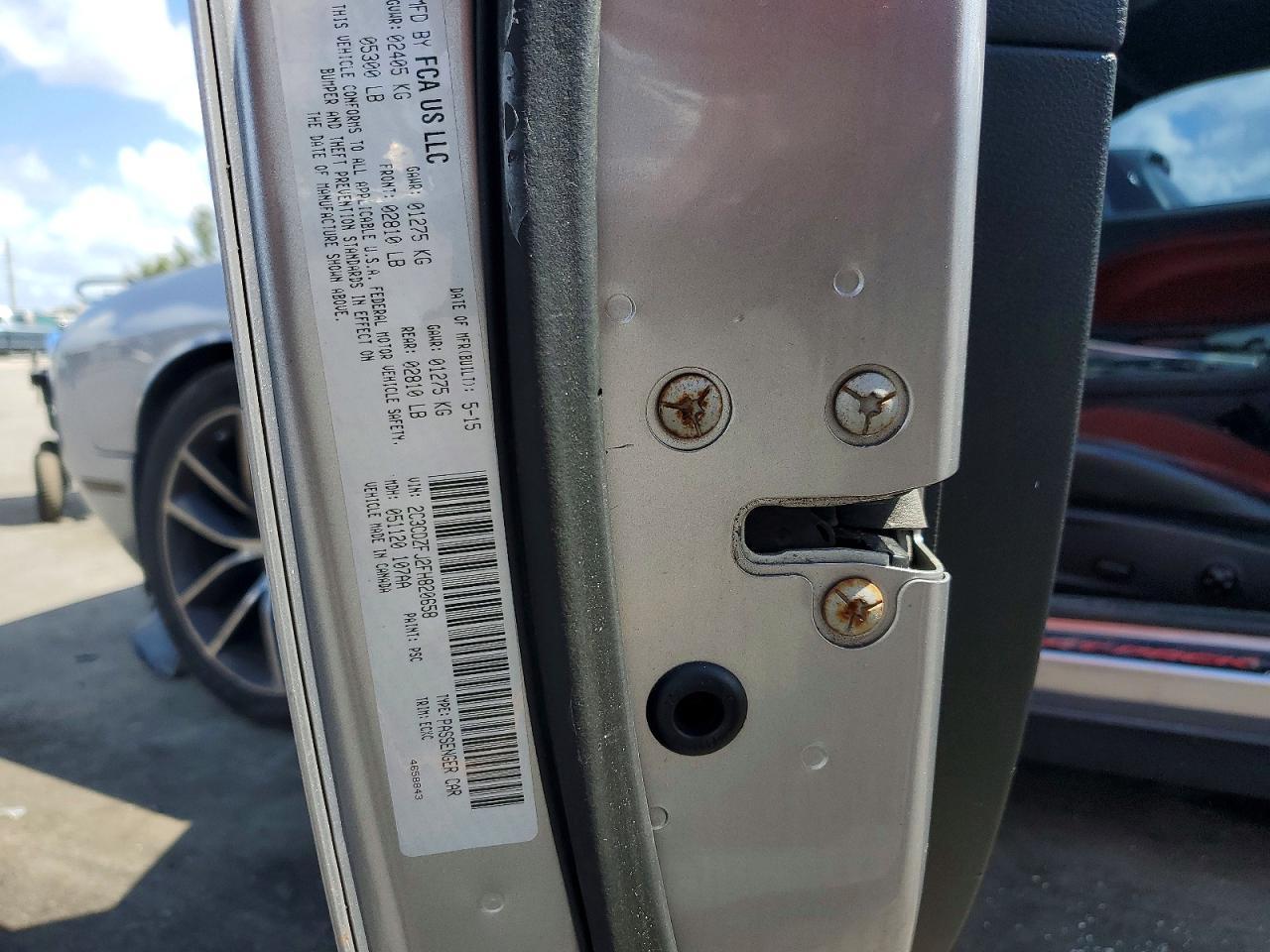 2015 Dodge Challenger R - zdjęcie 12