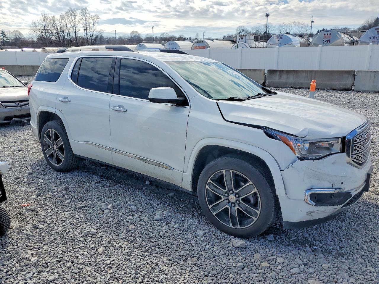 2019 GMC Acadia Denali - zdjęcie 4