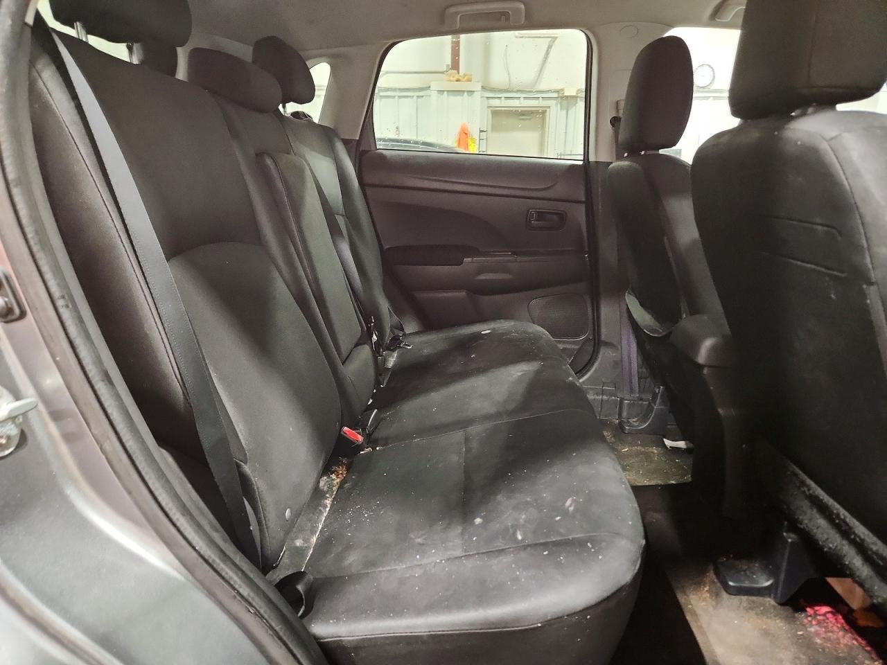 2014 Mitsubishi Outlander Sport Es - zdjęcie 11