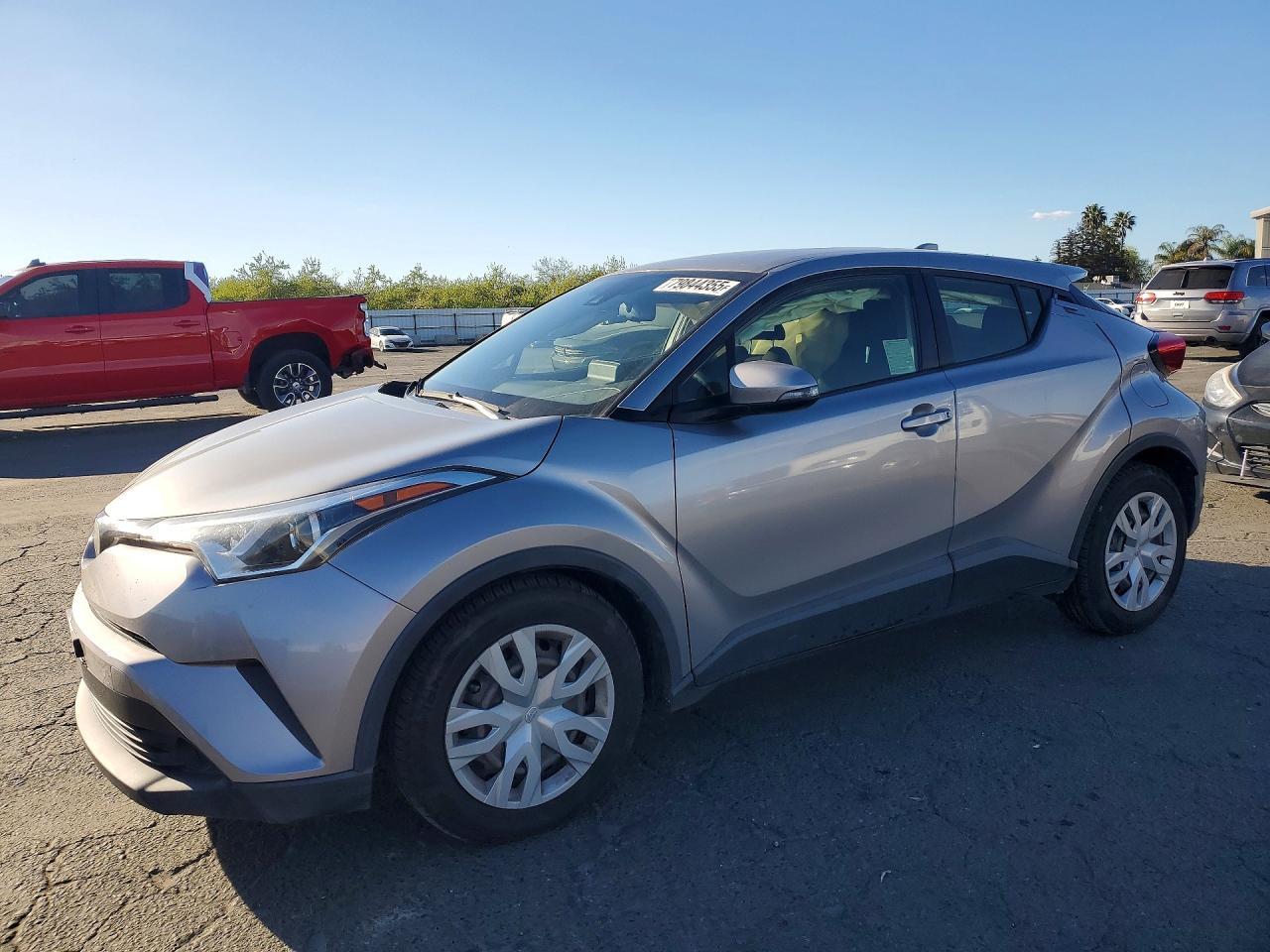 2019 Toyota C-Hr Le - zdjęcie główne