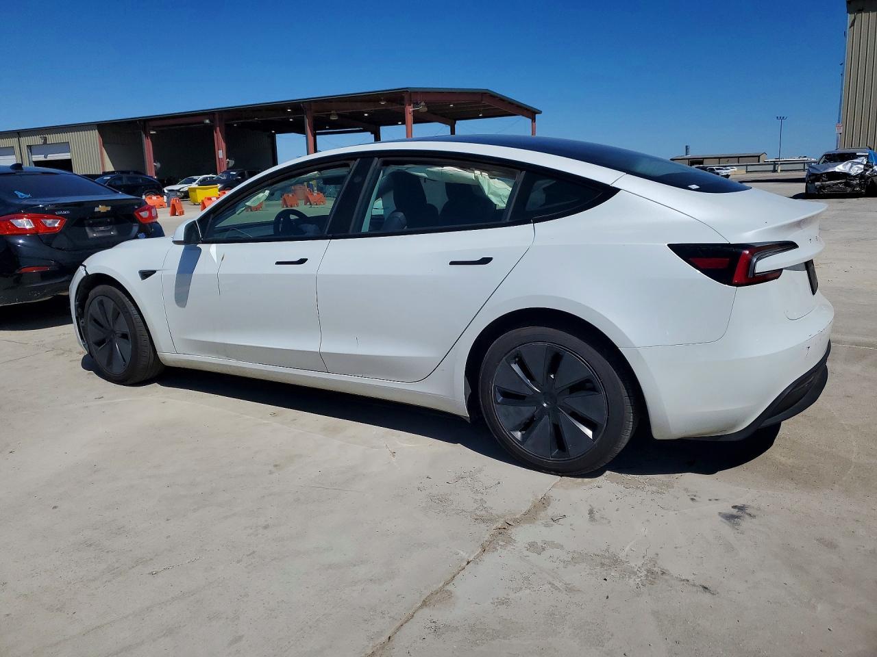 2024 Tesla Model 3 - zdjęcie 2