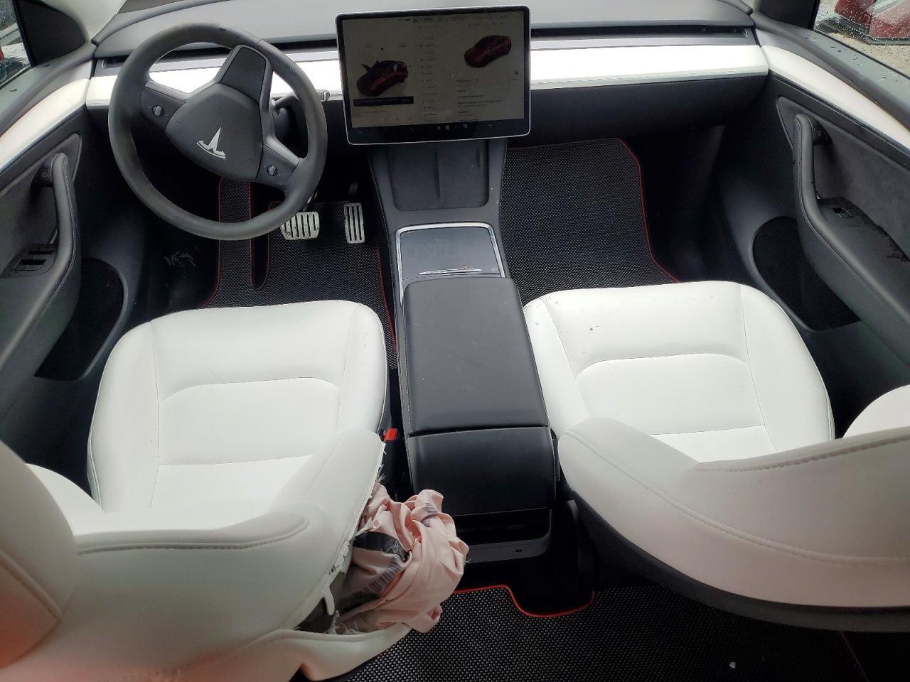 2024 Tesla Model Y - zdjęcie 8