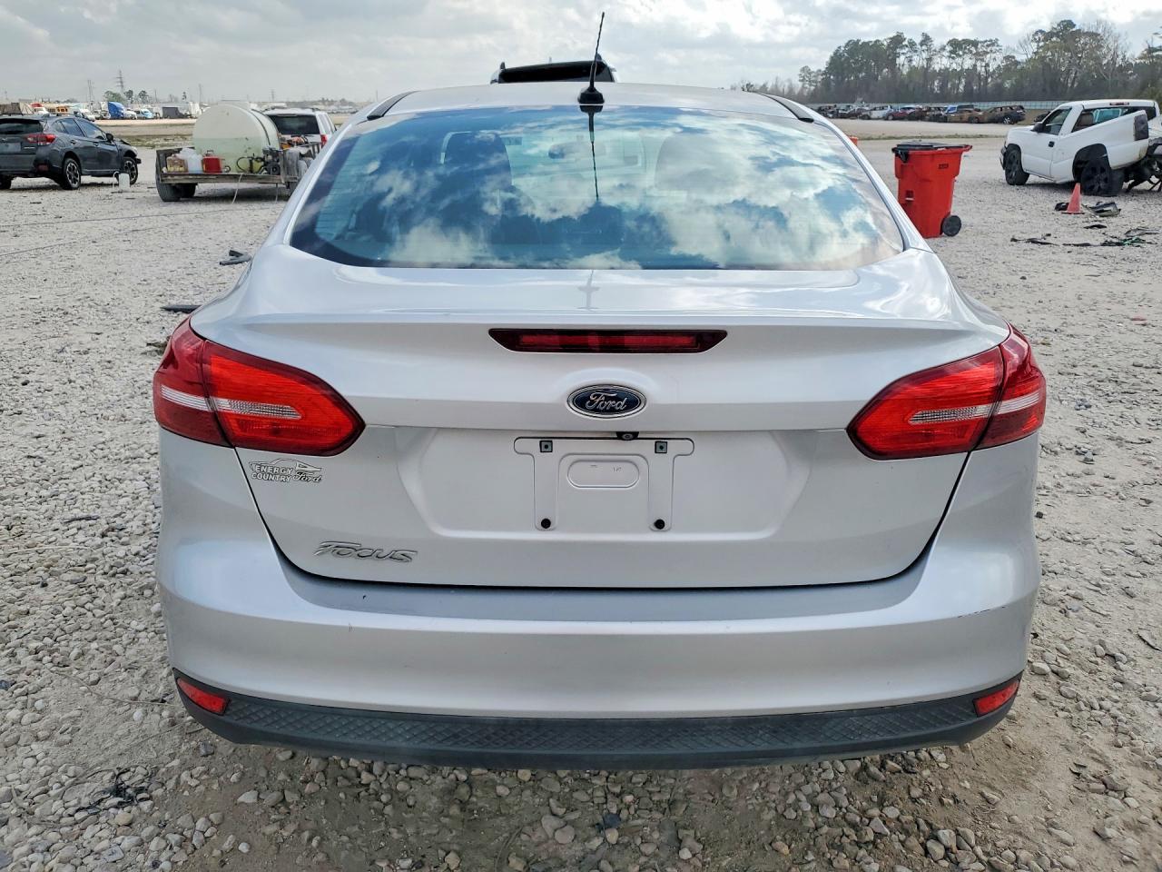 2017 Ford Focus S - zdjęcie 6
