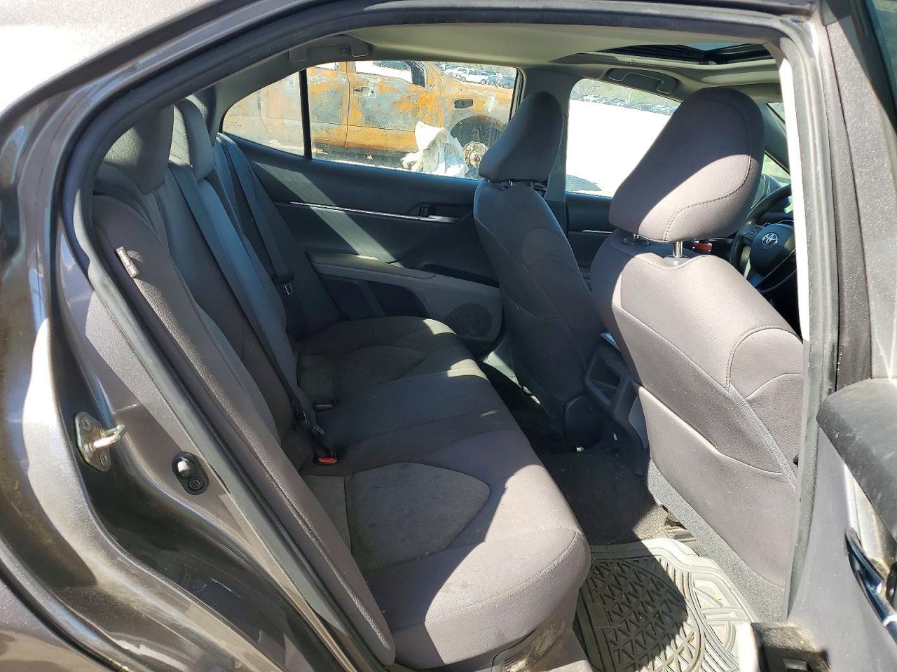 2019 Toyota Camry Hybrid Le - zdjęcie 10