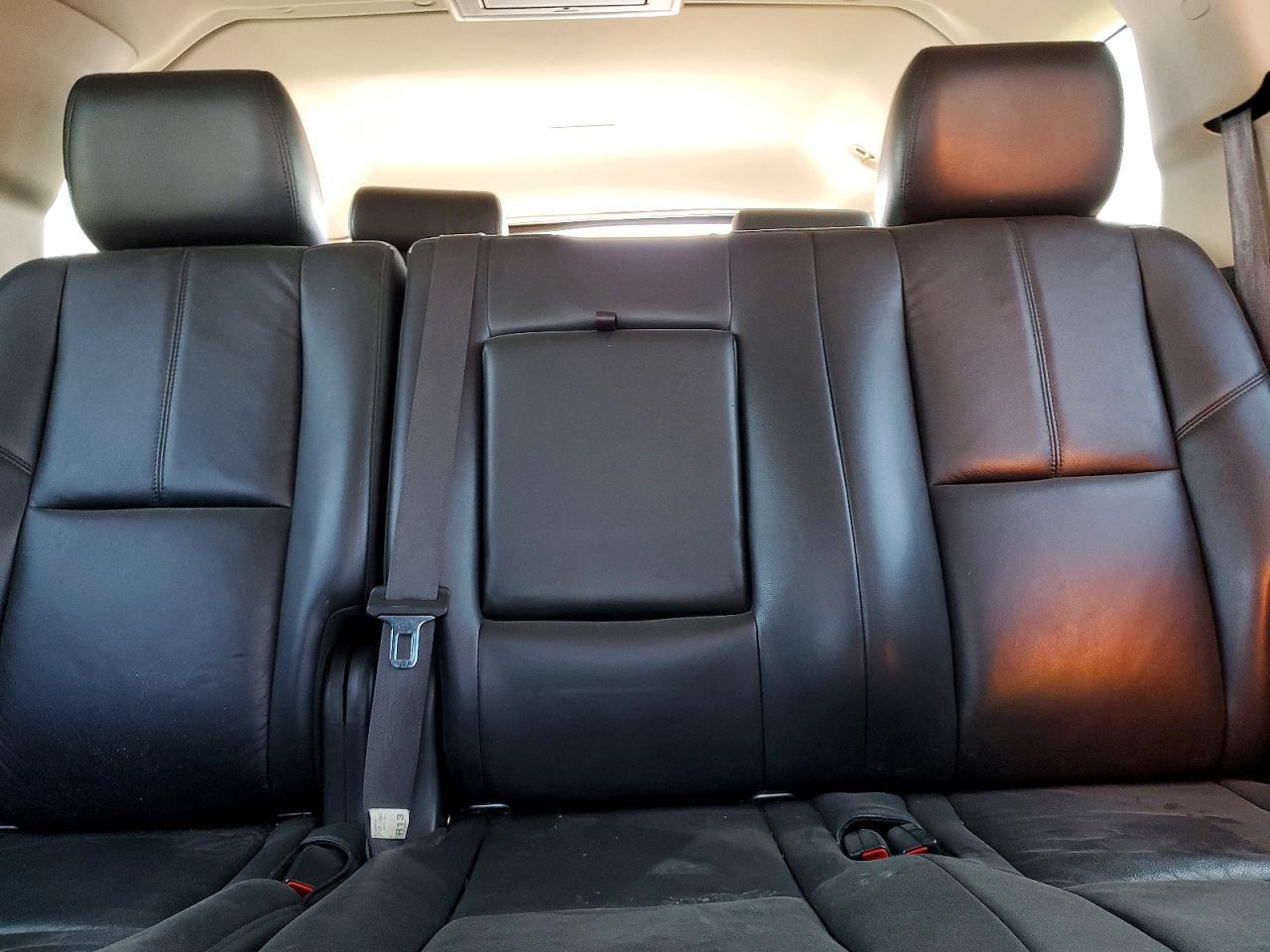 2014 Chevrolet Suburban Lt - zdjęcie 10