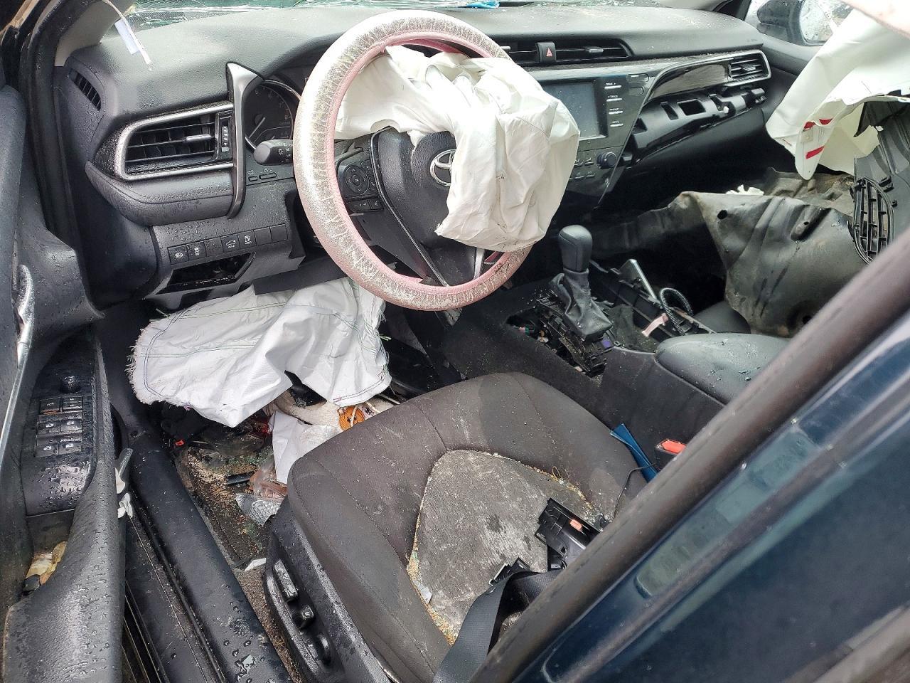 2020 Toyota Camry Le - zdjęcie 8