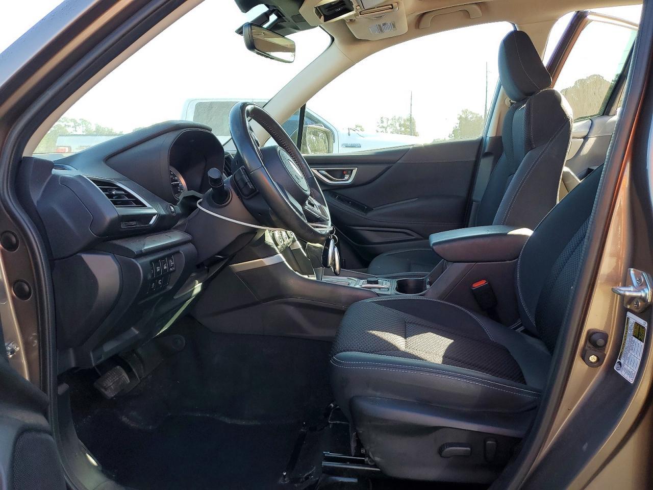 2023 Subaru Forester Premium - zdjęcie 7
