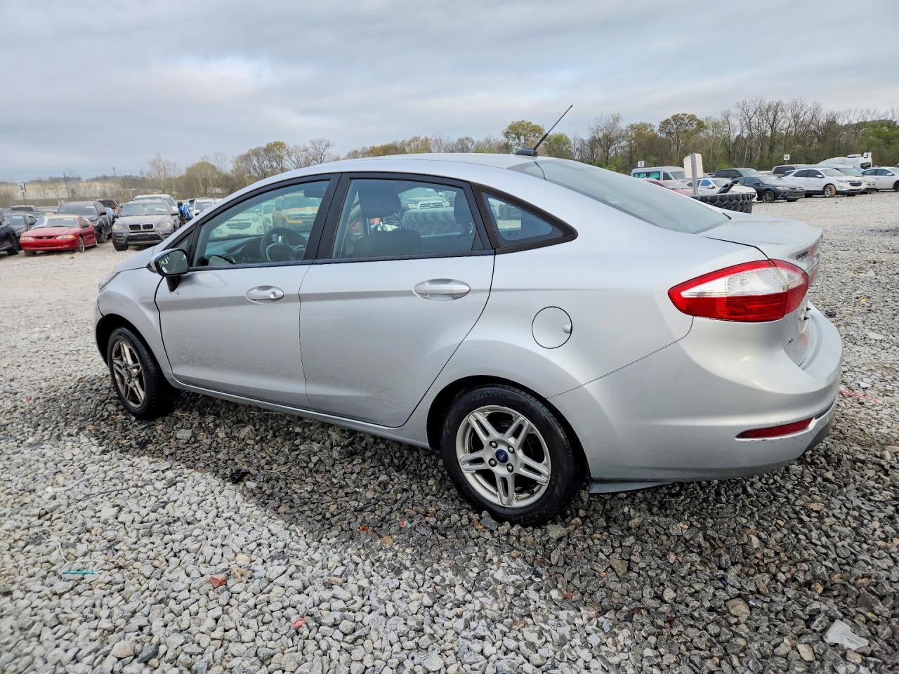 2019 Ford Fiesta Se - zdjęcie 2