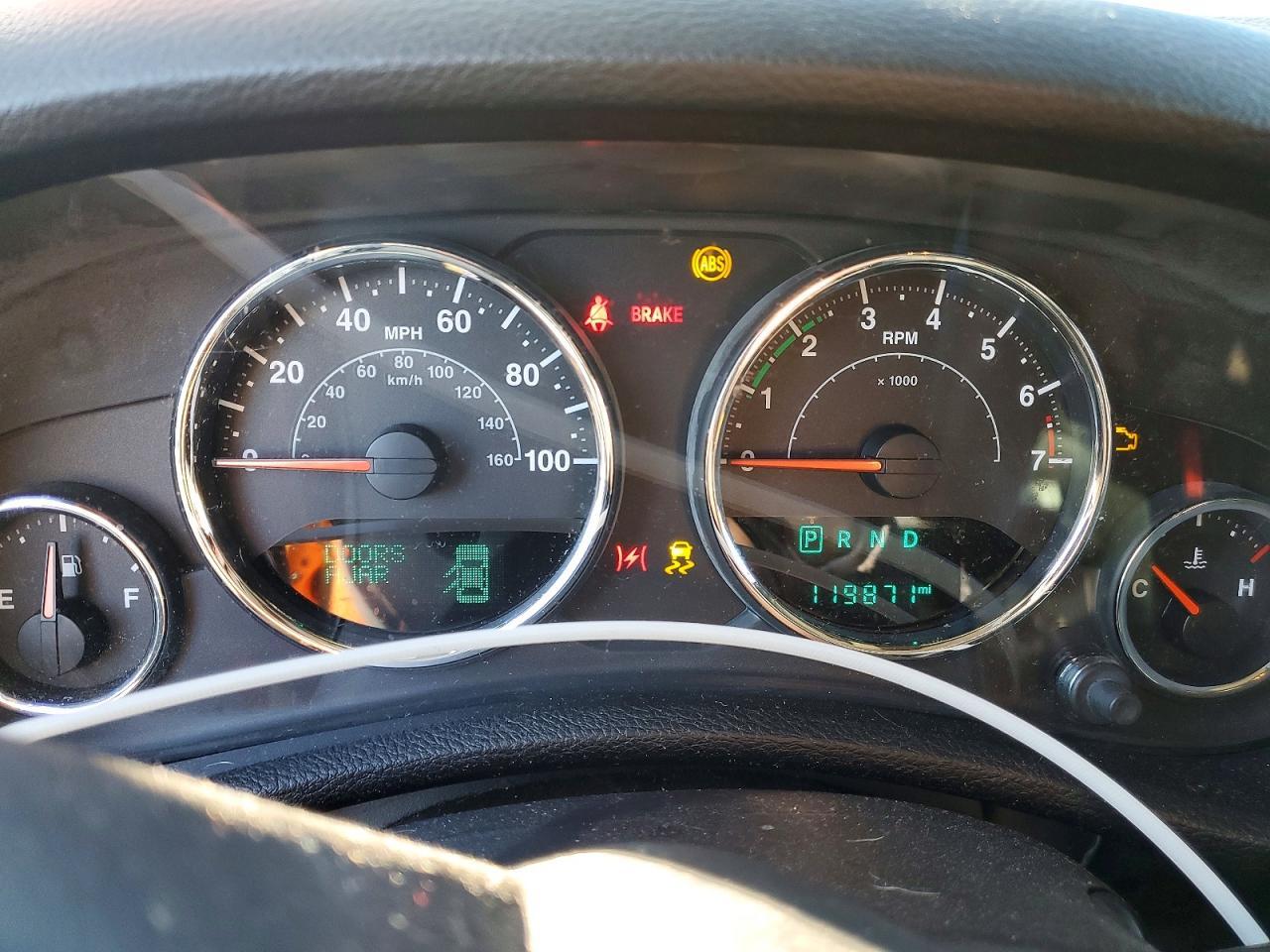 2015 Jeep Wrangler Unlimited Sahara - zdjęcie 9