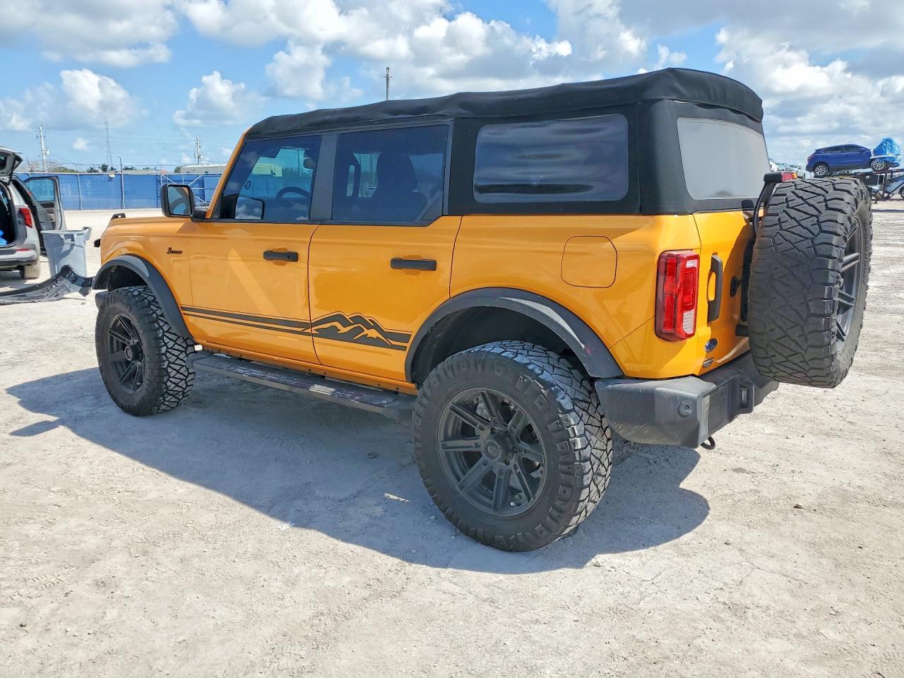 2022 Ford Bronco Base - zdjęcie 2