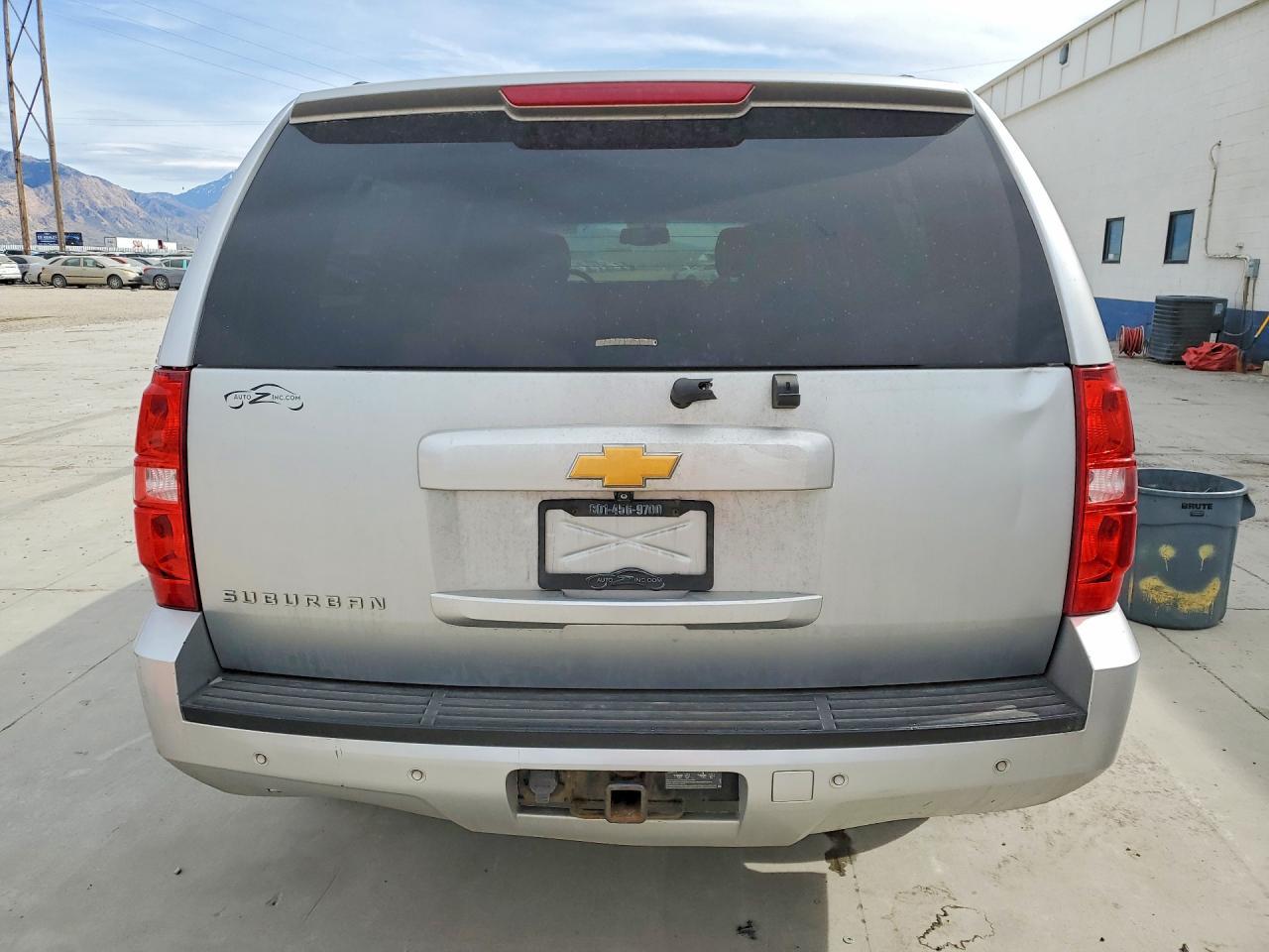 2013 Chevrolet Suburban C1500 Ls - zdjęcie 6