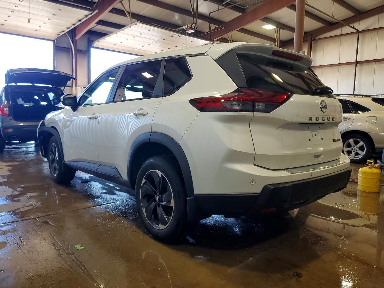 2024 Nissan Rogue Sv - zdjęcie 2