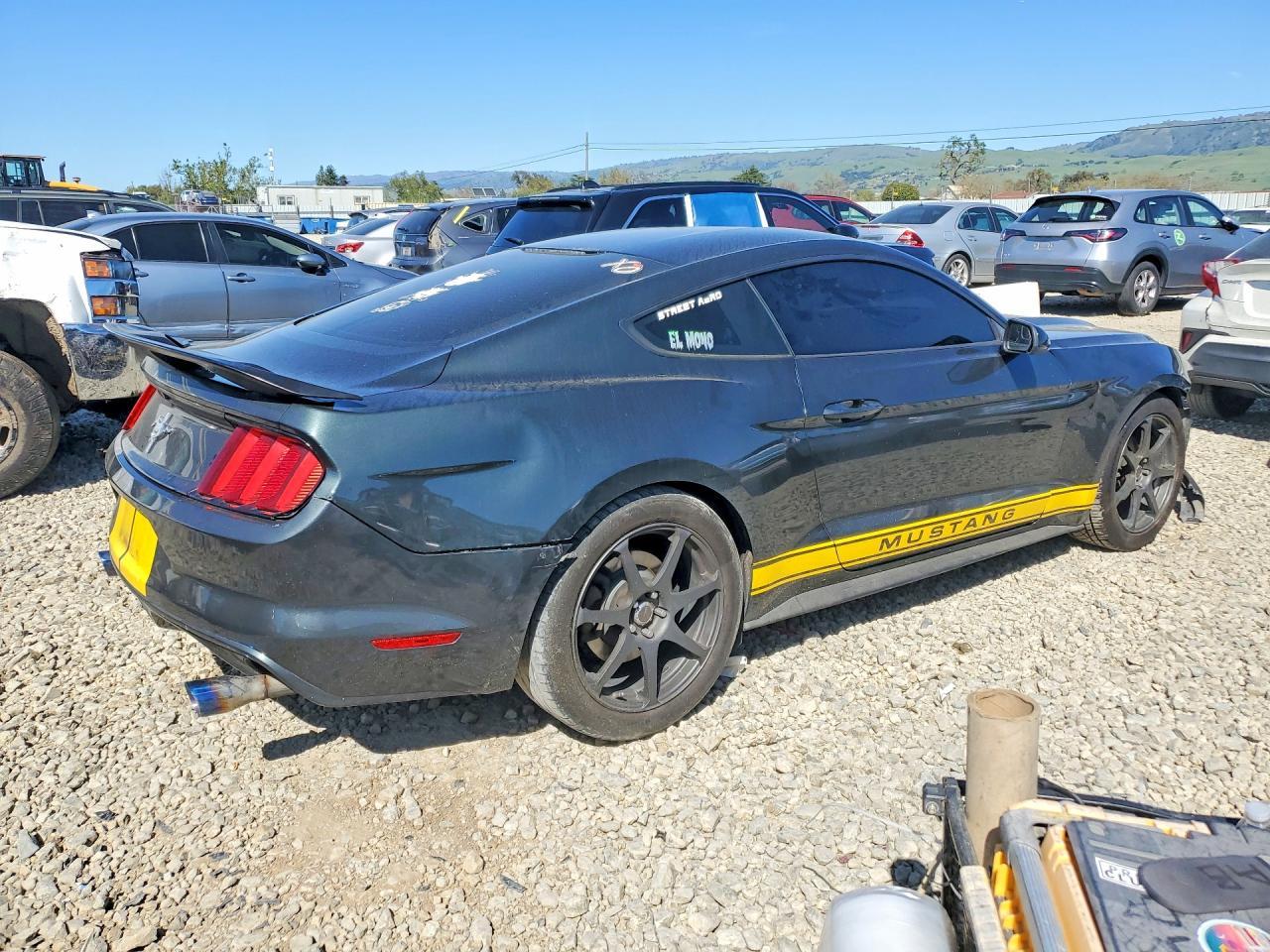 2015 Ford Mustang - zdjęcie 3