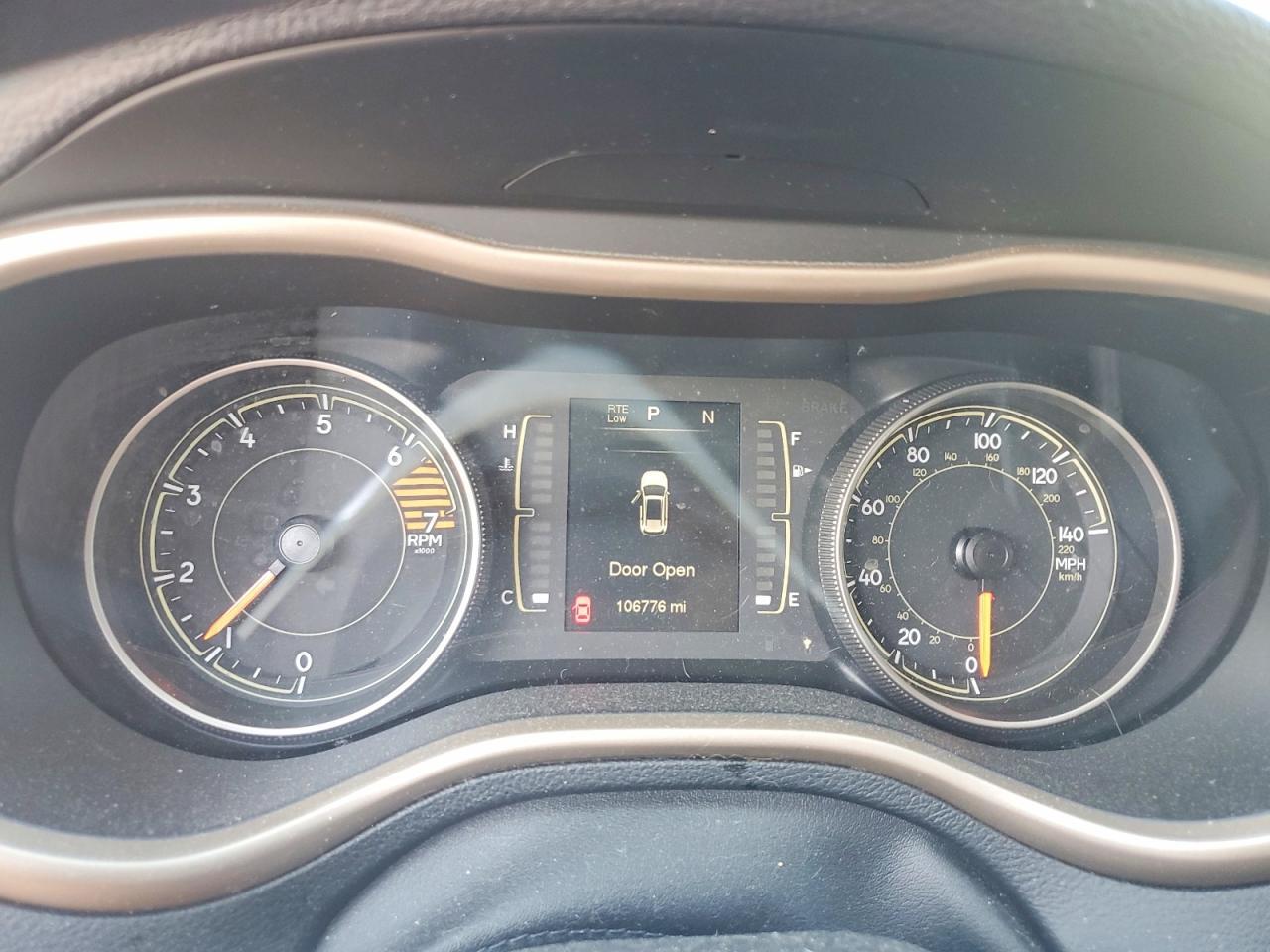 2016 Jeep Cherokee Sport - zdjęcie 9