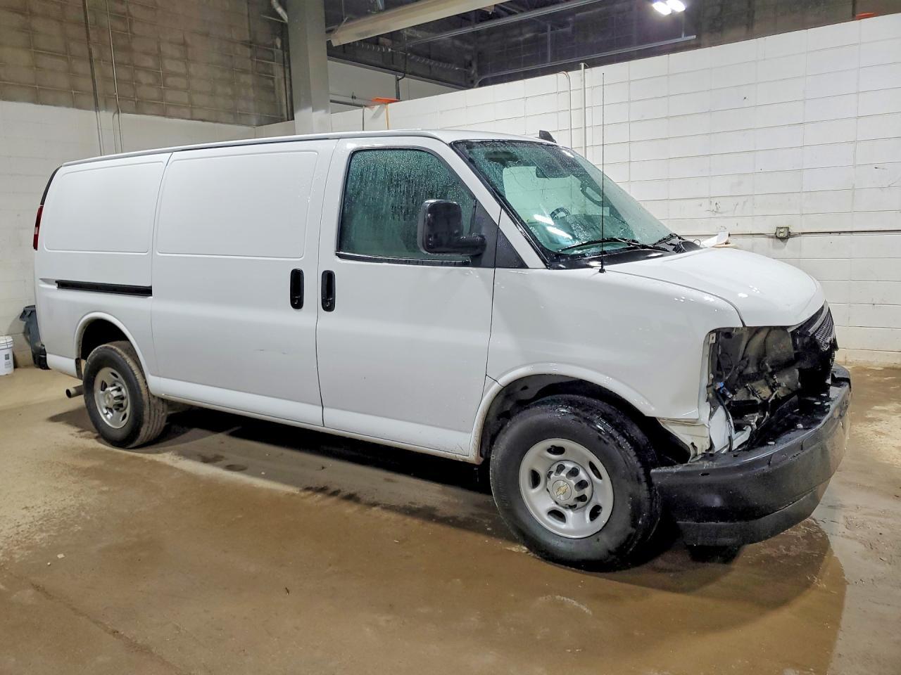 2020 Chevrolet G2500 Expr - zdjęcie 4