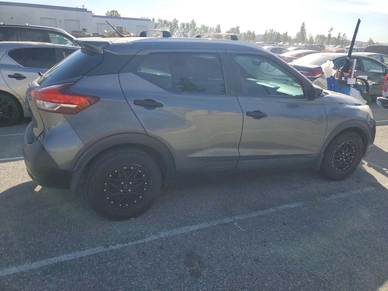 2019 Nissan Kicks S - zdjęcie 3