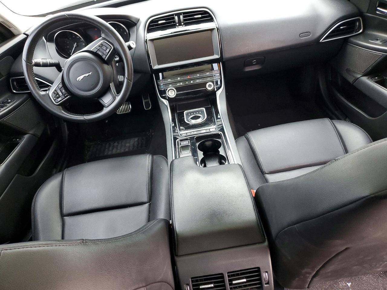 2019 Jaguar Xe - zdjęcie 8