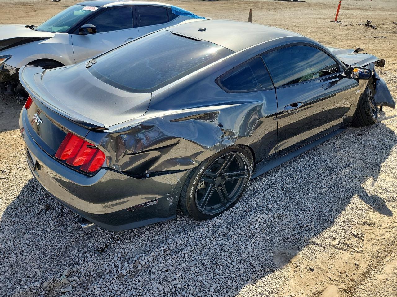 2016 Ford Mustang Gt - zdjęcie 3
