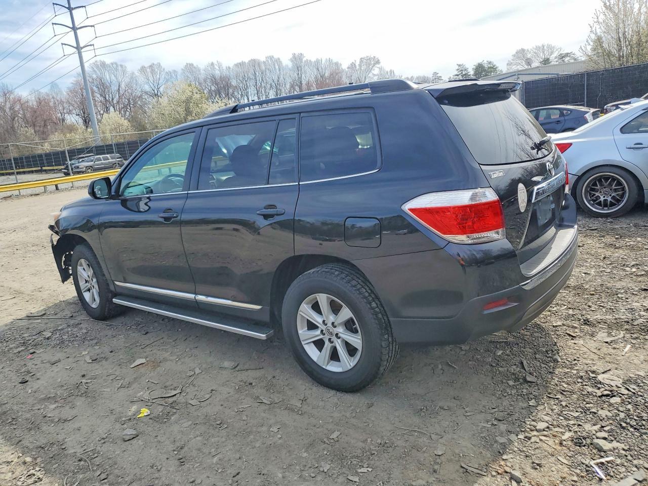 2013 Toyota Highlander Plus - zdjęcie 2