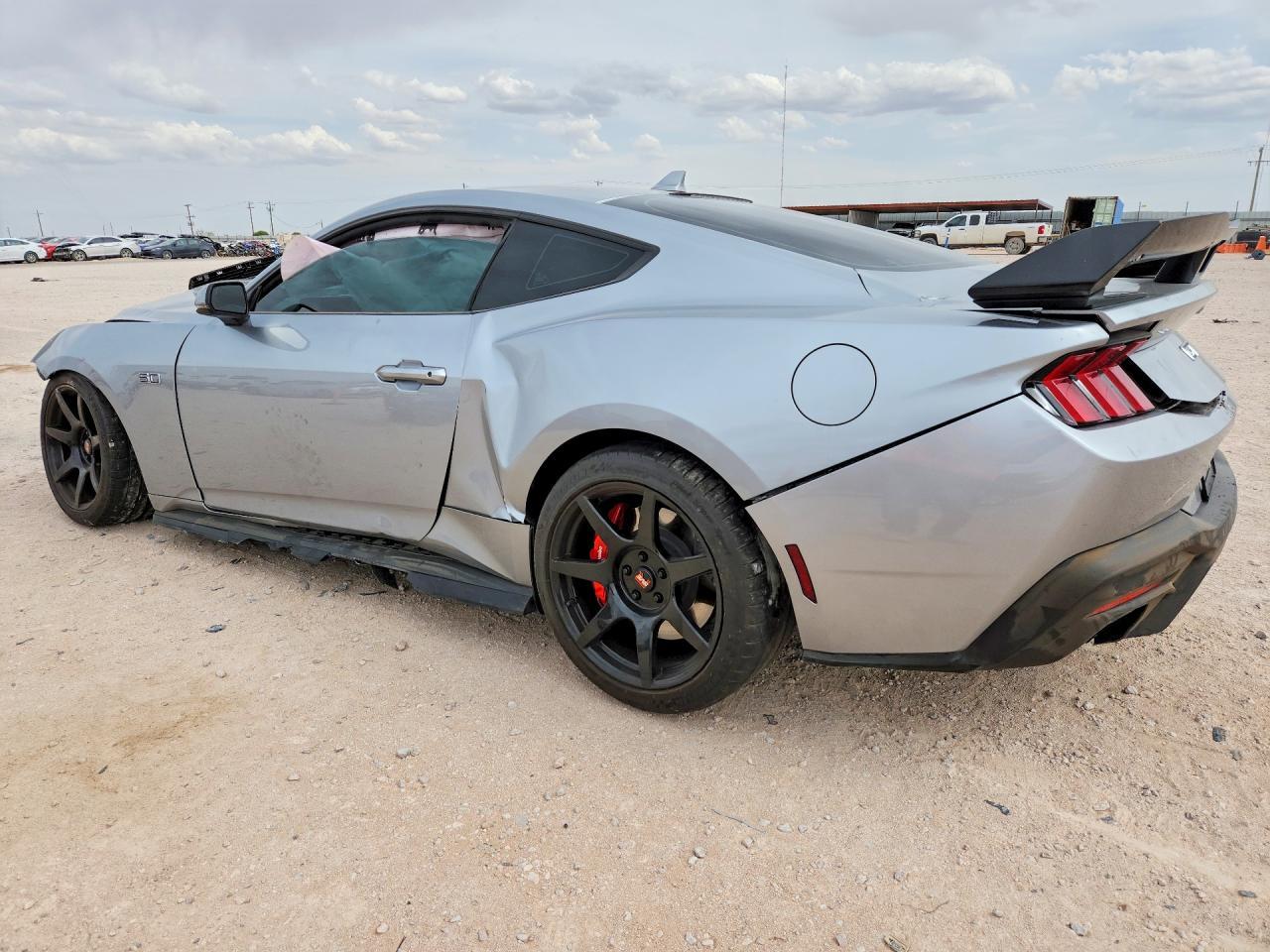 2024 Ford Mustang Gt - zdjęcie 2