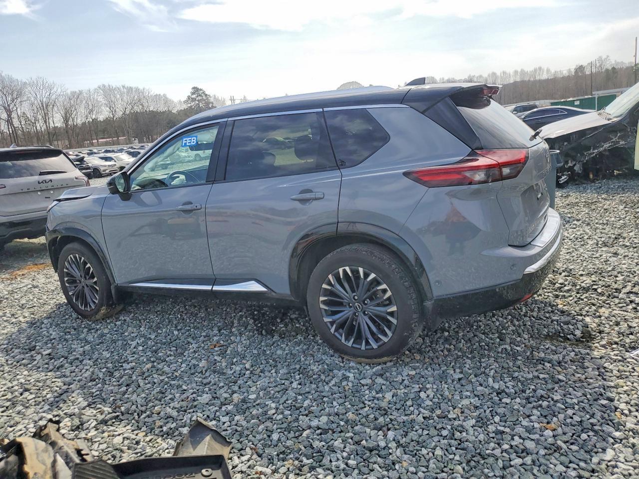 2024 Nissan Rogue Platinum - zdjęcie 2