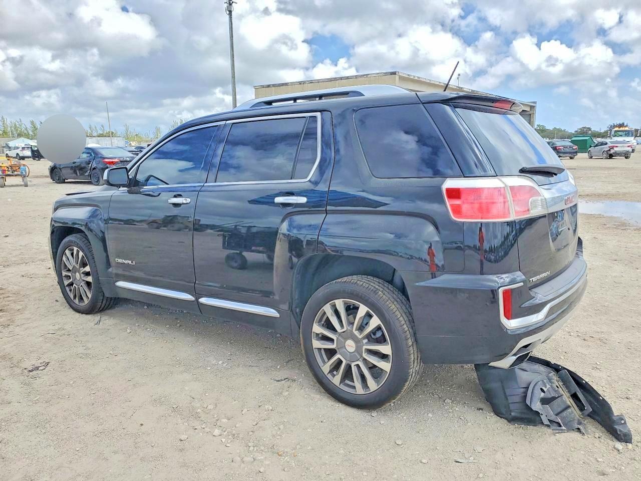 2017 GMC Terrain Denali - zdjęcie 2