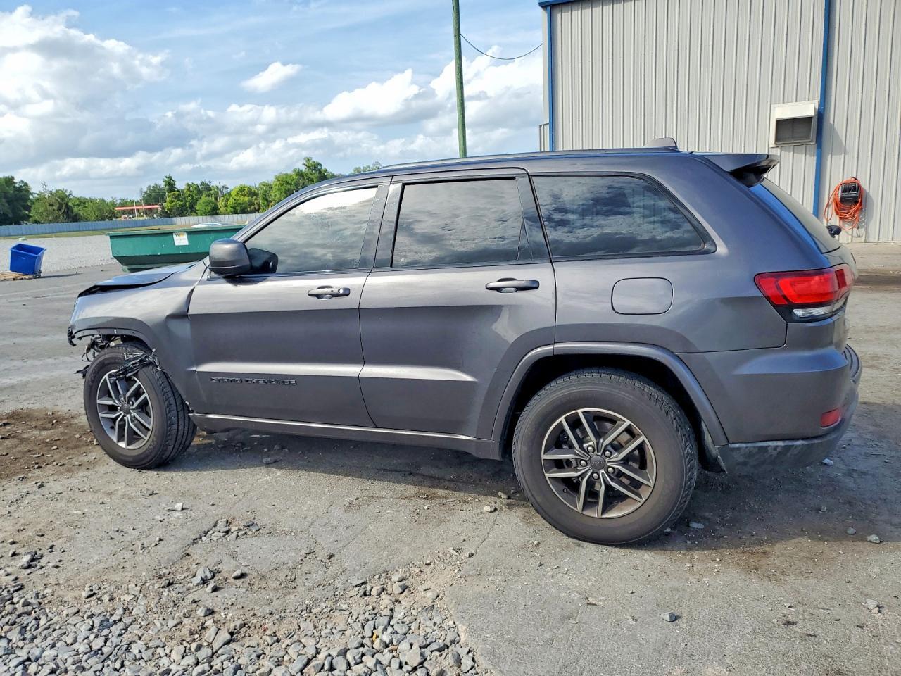 2017 Jeep Grand Cherokee Laredo - zdjęcie 2
