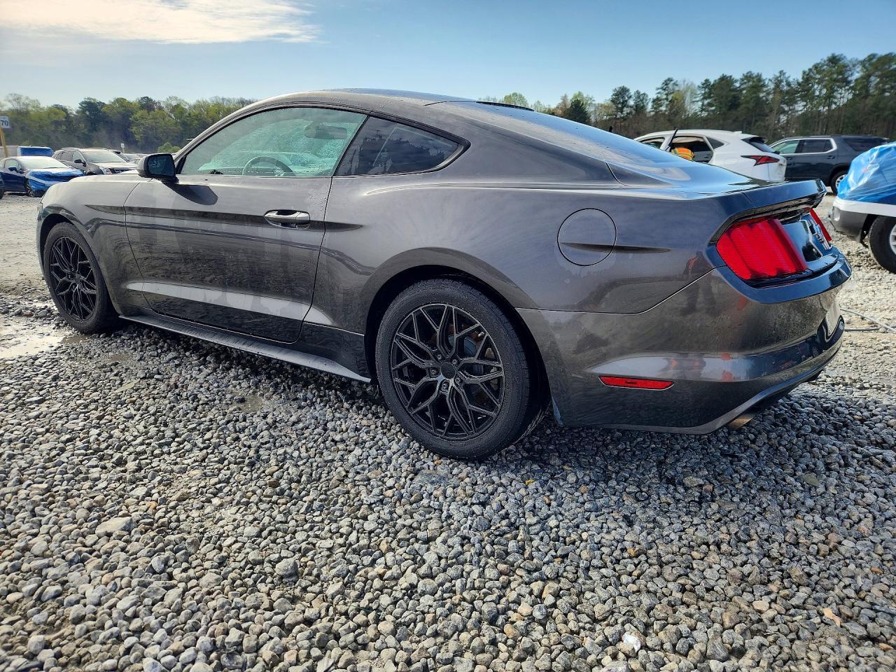 2017 Ford Mustang - zdjęcie 2